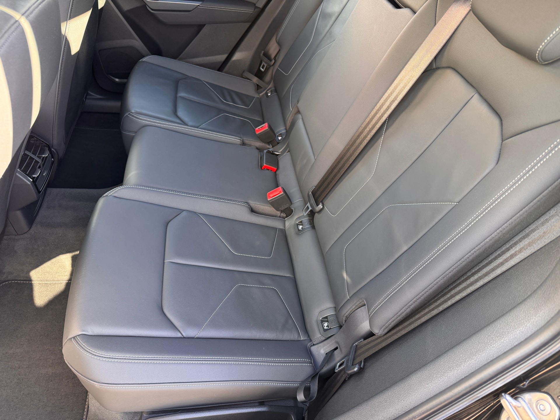 AUDI Q3 40 TFSI S line quattro S-tronic-image-6