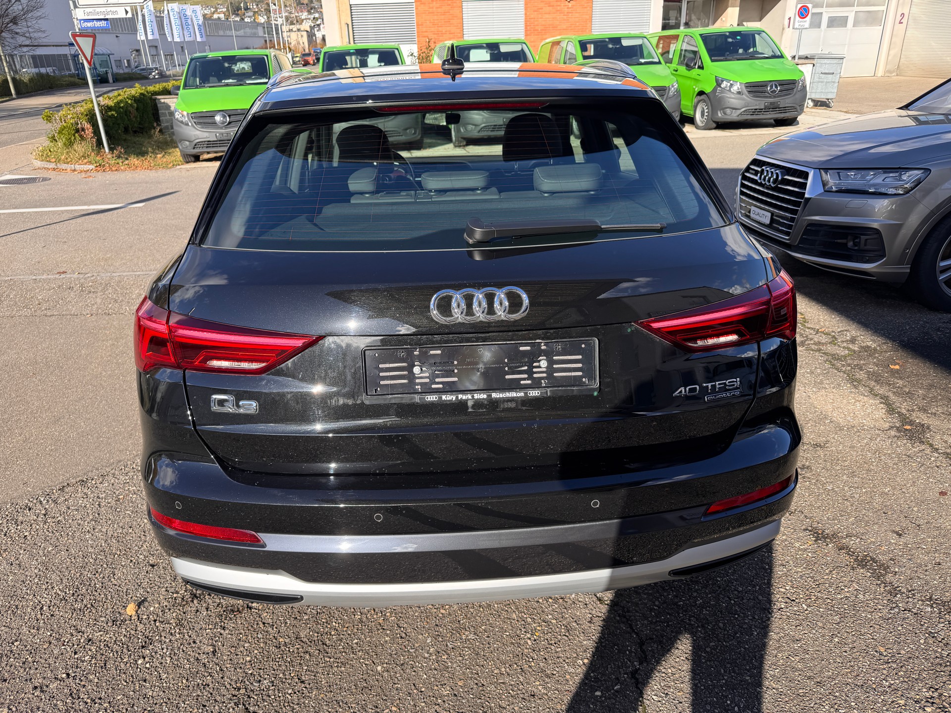 AUDI Q3 40 TFSI S line quattro S-tronic-image-3