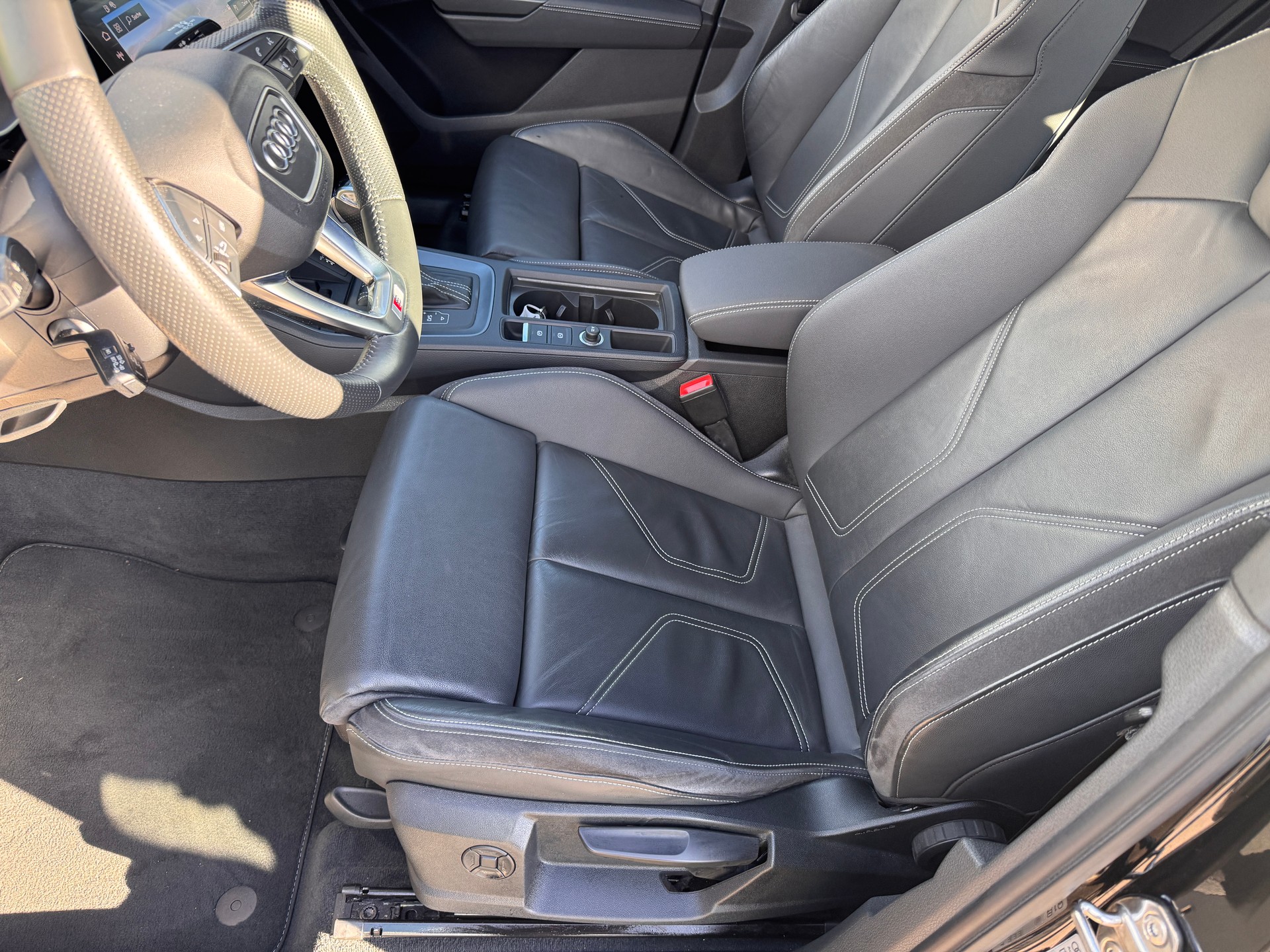 AUDI Q3 40 TFSI S line quattro S-tronic-image-5