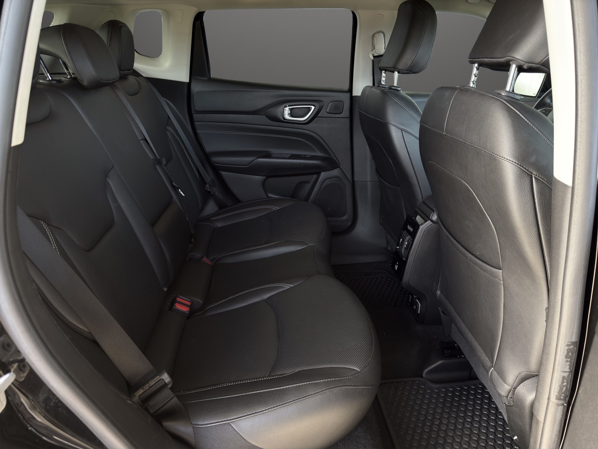 JEEP Compass 1.3 T PHEV S Plus AWD-image-9