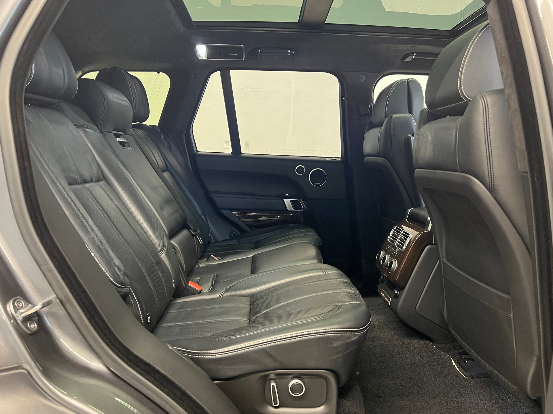 LAND ROVER Range Rover 4.4 SDV8 Autobiography-image-6