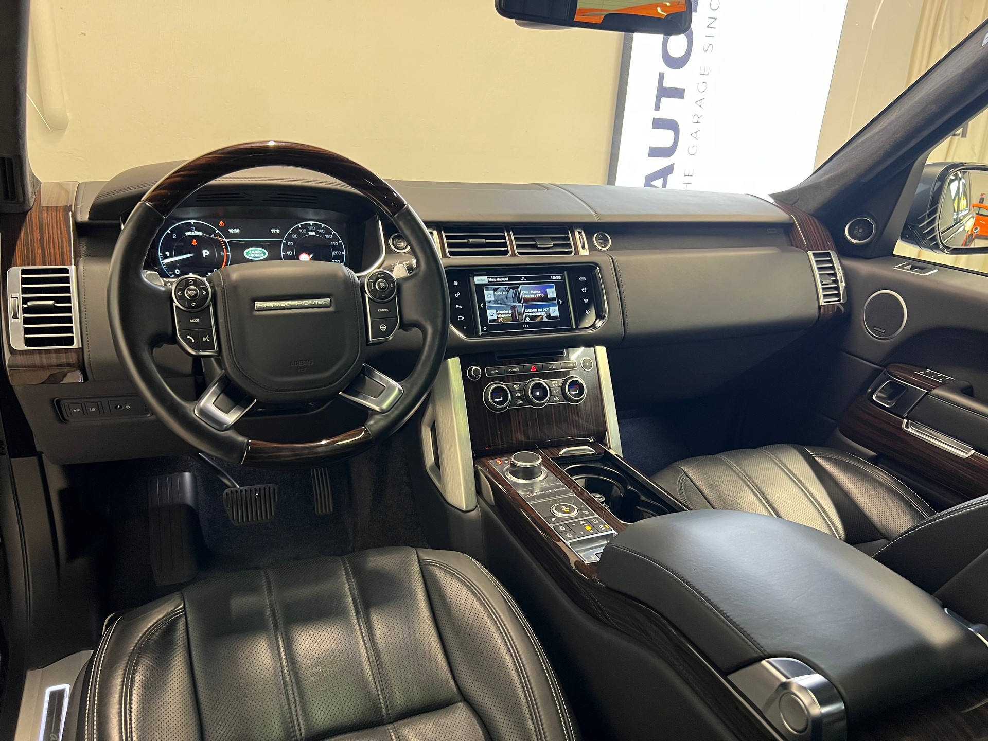 LAND ROVER Range Rover 4.4 SDV8 Autobiography-showroom-element-2