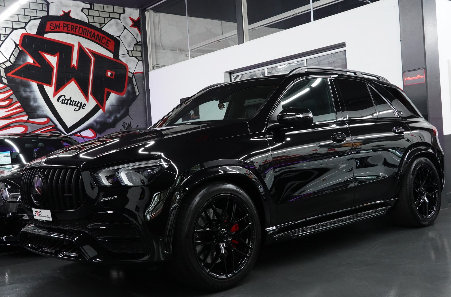 MERCEDES-BENZ GLE 53 AMG 4MATIC+ 9G-SPEEDSHIFT BLACK CH-FZ 7-PLÄTZER ON TOP