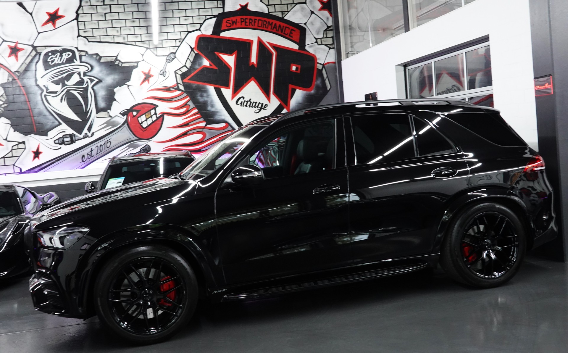 MERCEDES-BENZ GLE 53 AMG 4MATIC+ 9G-SPEEDSHIFT BLACK CH-FZ 7-PLÄTZER ON TOP-showroom-element-1