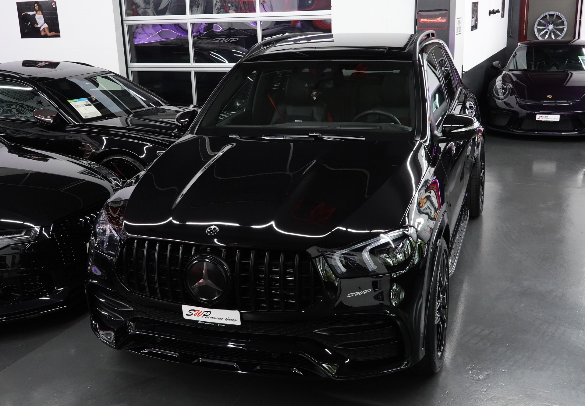 MERCEDES-BENZ GLE 53 AMG 4MATIC+ 9G-SPEEDSHIFT BLACK CH-FZ 7-PLÄTZER ON TOP-showroom-element-3