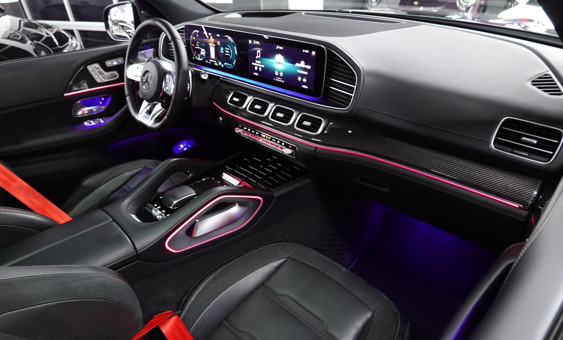 MERCEDES-BENZ GLE 53 AMG 4MATIC+ 9G-SPEEDSHIFT BLACK CH-FZ 7-PLÄTZER ON TOP-image-46