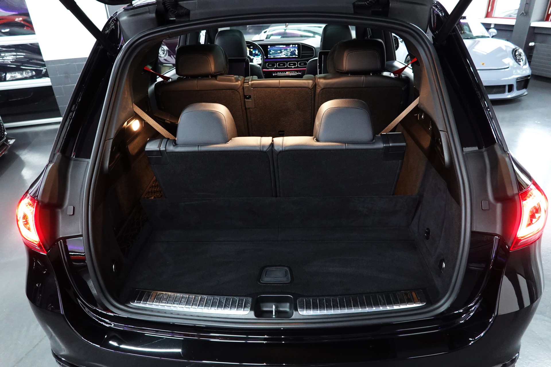 MERCEDES-BENZ GLE 53 AMG 4MATIC+ 9G-SPEEDSHIFT BLACK CH-FZ 7-PLÄTZER ON TOP-image-36