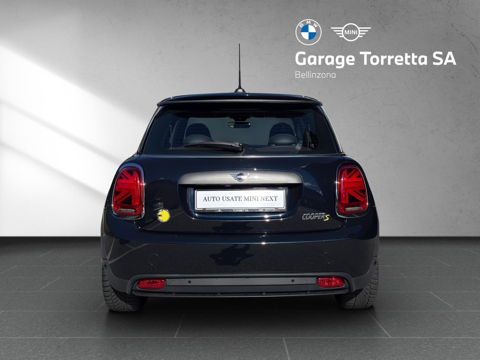 MINI Cooper SE-showroom-element-3