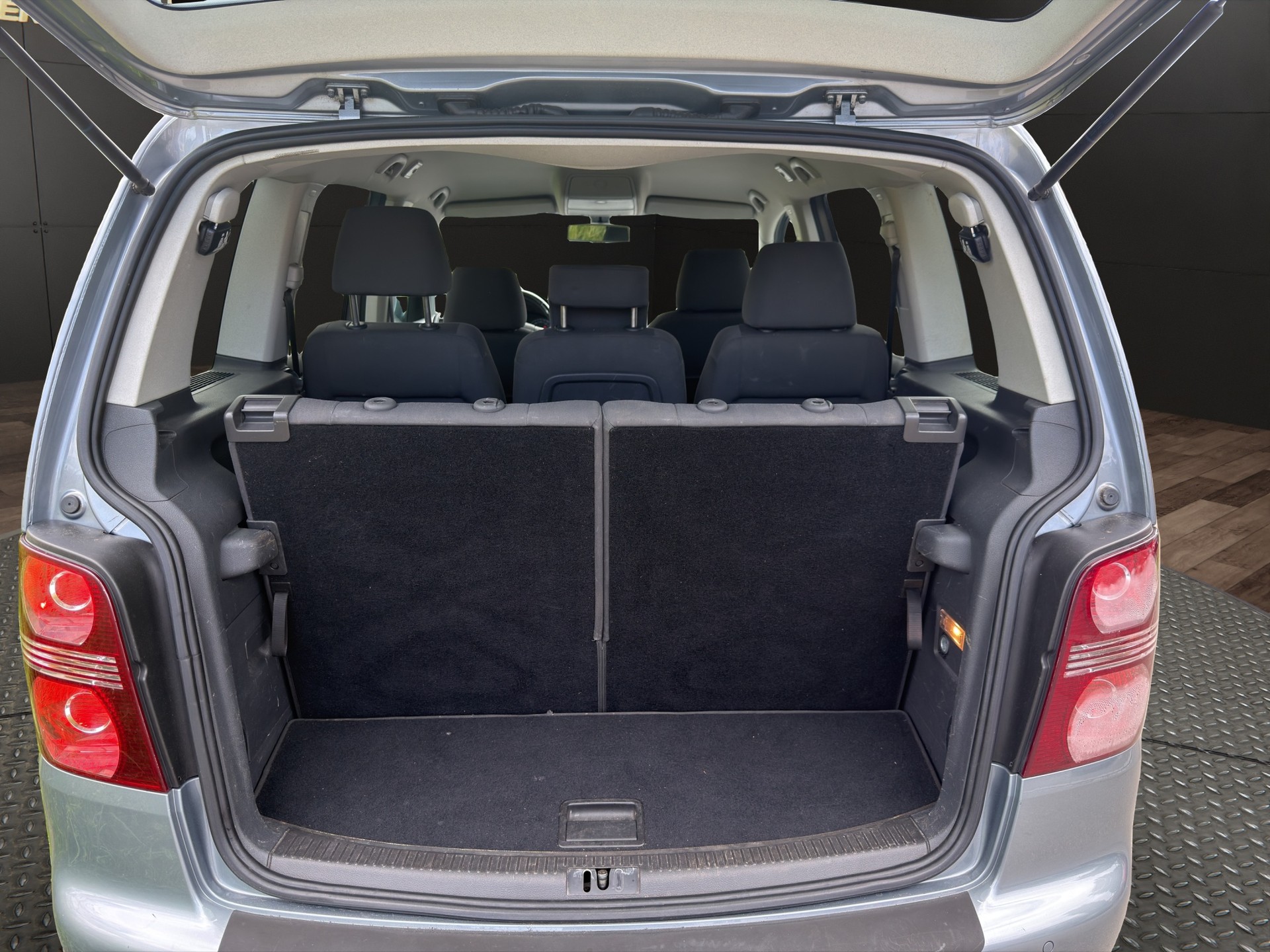 VW Touran 1.4 TSI Highline-image-12