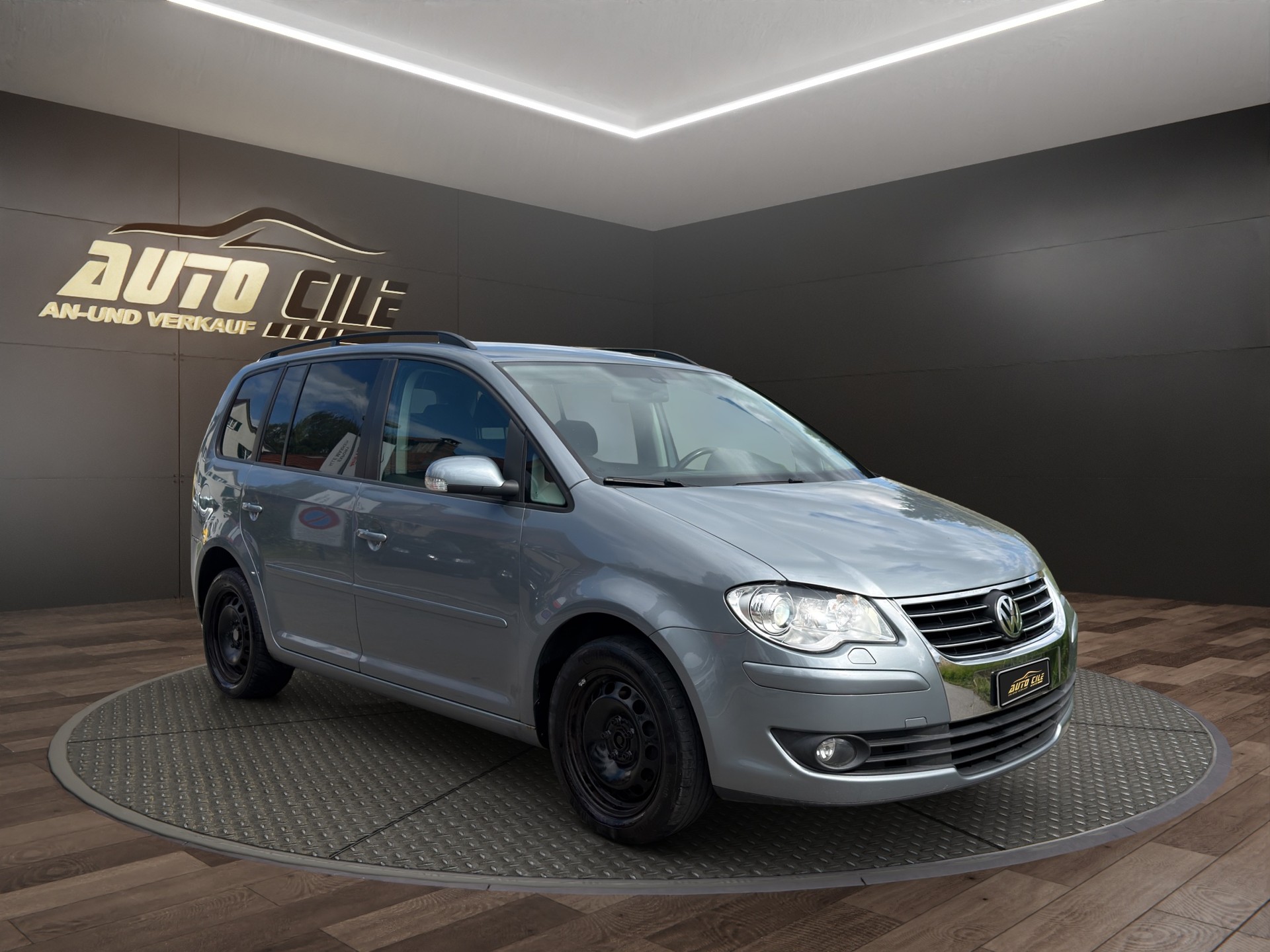 VW Touran 1.4 TSI Highline-image-2