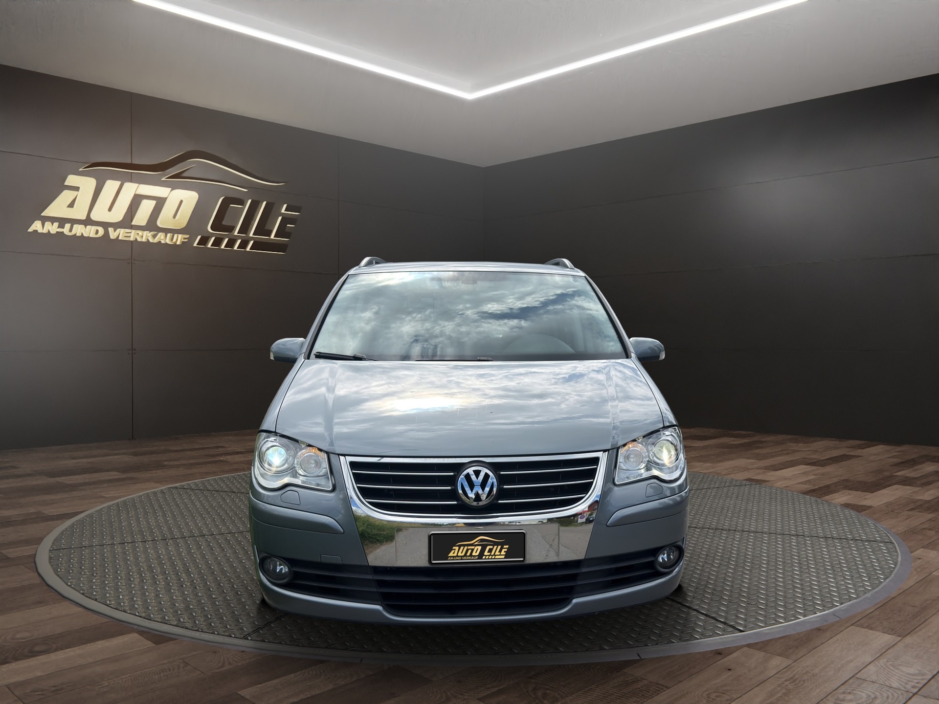 VW Touran 1.4 TSI Highline-image-1