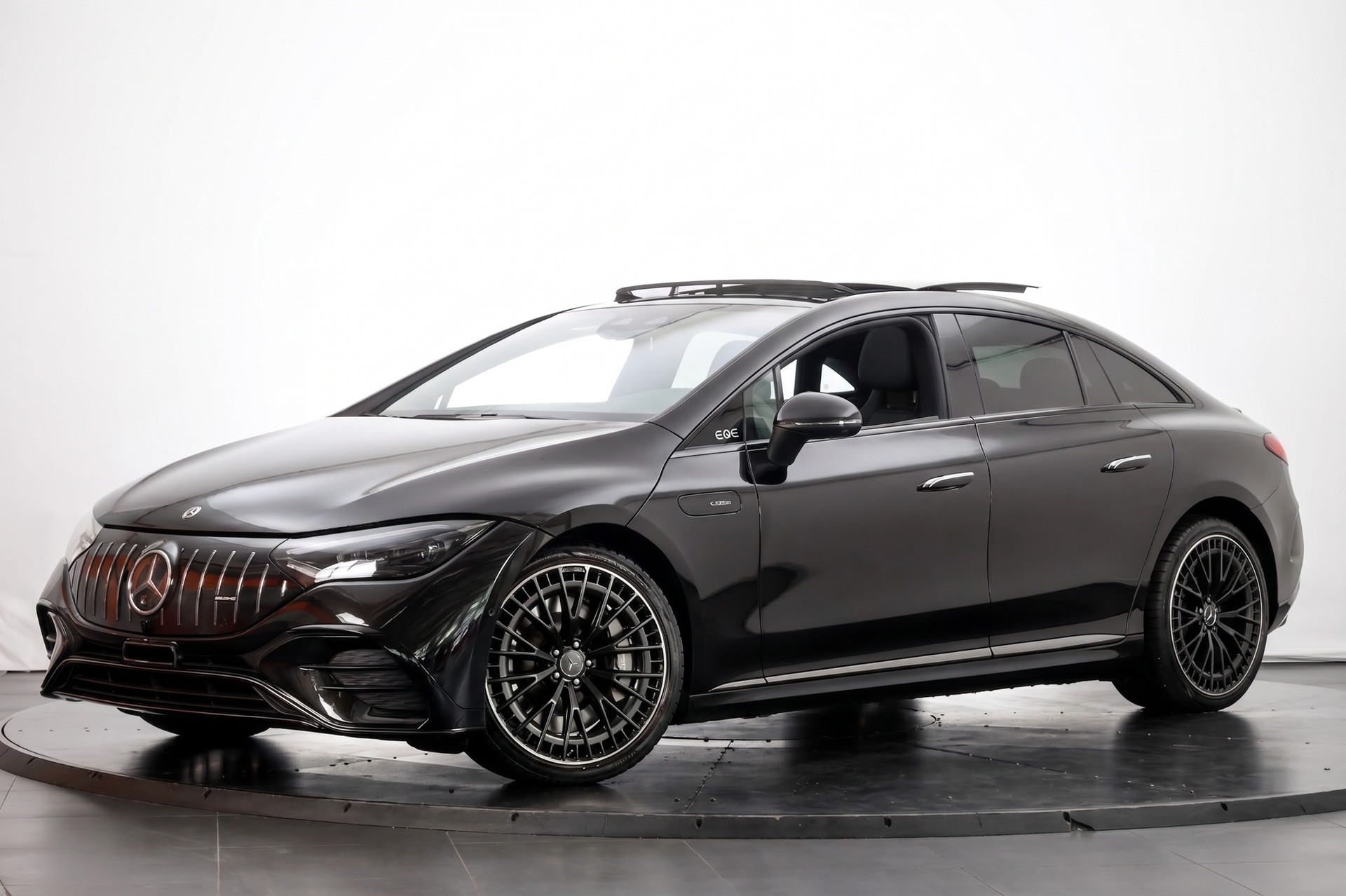 MERCEDES-BENZ EQE 43 AMG 4 Matic-showroom-element-3