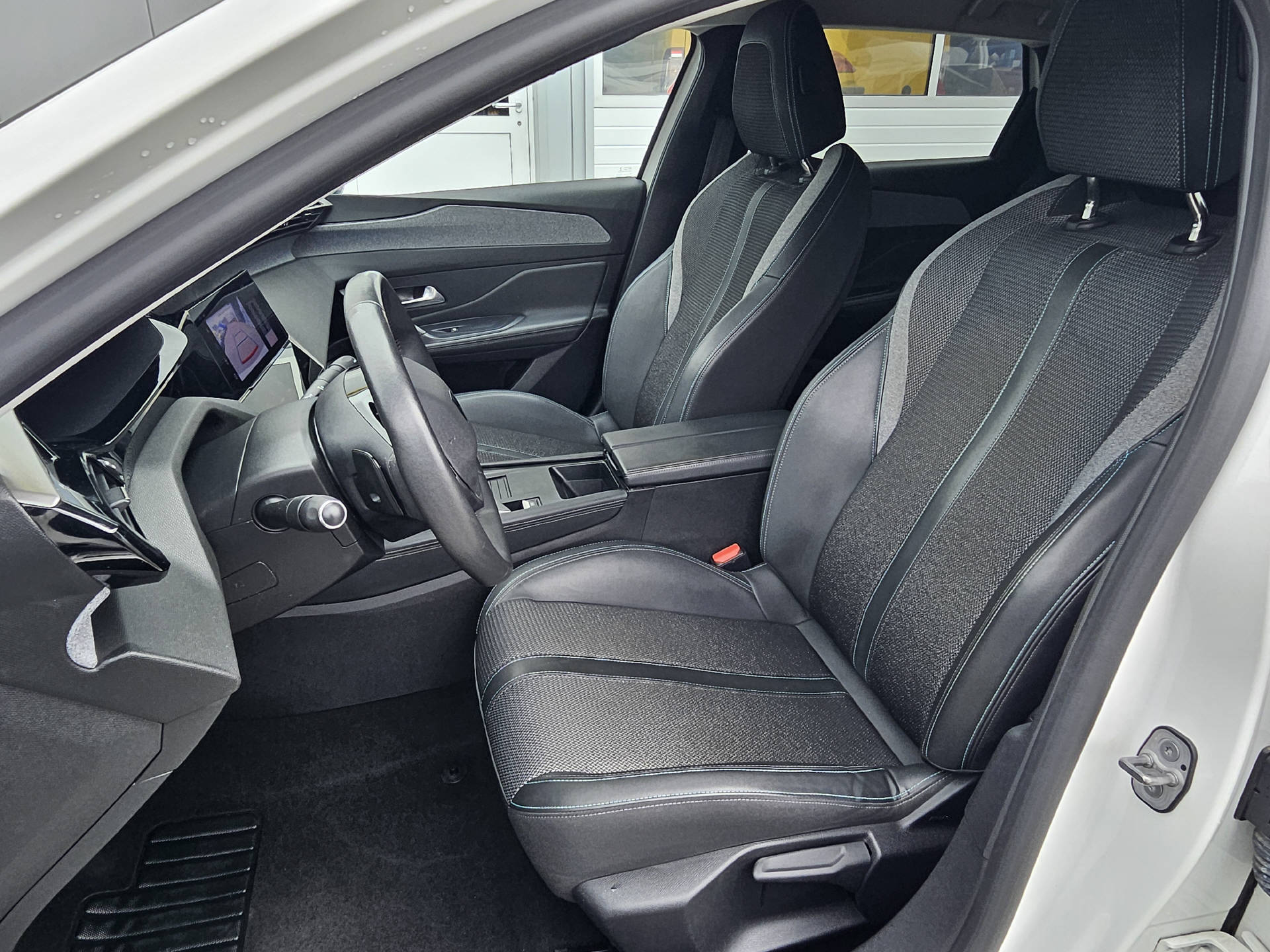 PEUGEOT 308 SW 1.5 BlueHDi Allure Pack* Top Zustand * Navi * Rückfahrkamera * Sitzheizung *-image-12
