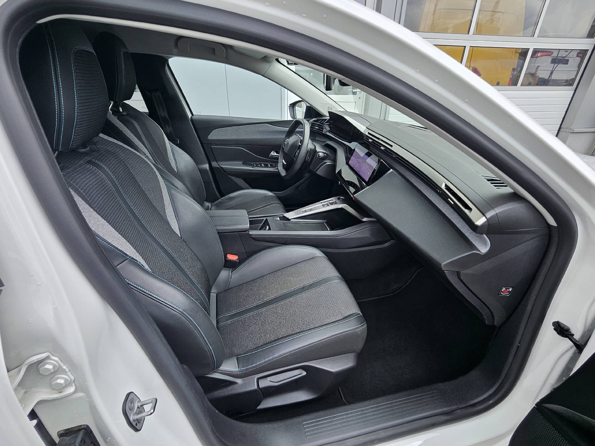 PEUGEOT 308 SW 1.5 BlueHDi Allure Pack* Top Zustand * Navi * Rückfahrkamera * Sitzheizung *-image-16