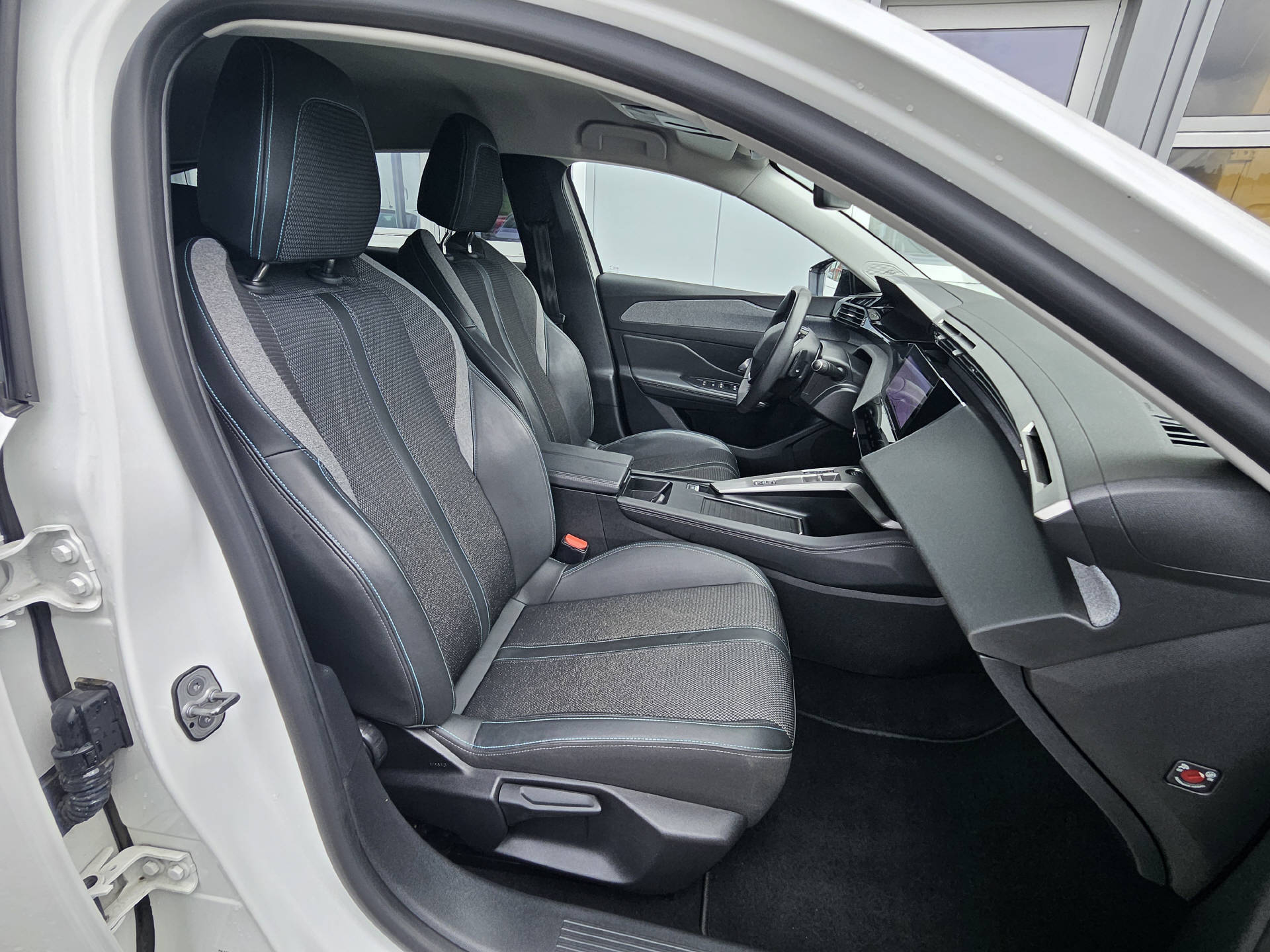 PEUGEOT 308 SW 1.5 BlueHDi Allure Pack* Top Zustand * Navi * Rückfahrkamera * Sitzheizung *-image-15