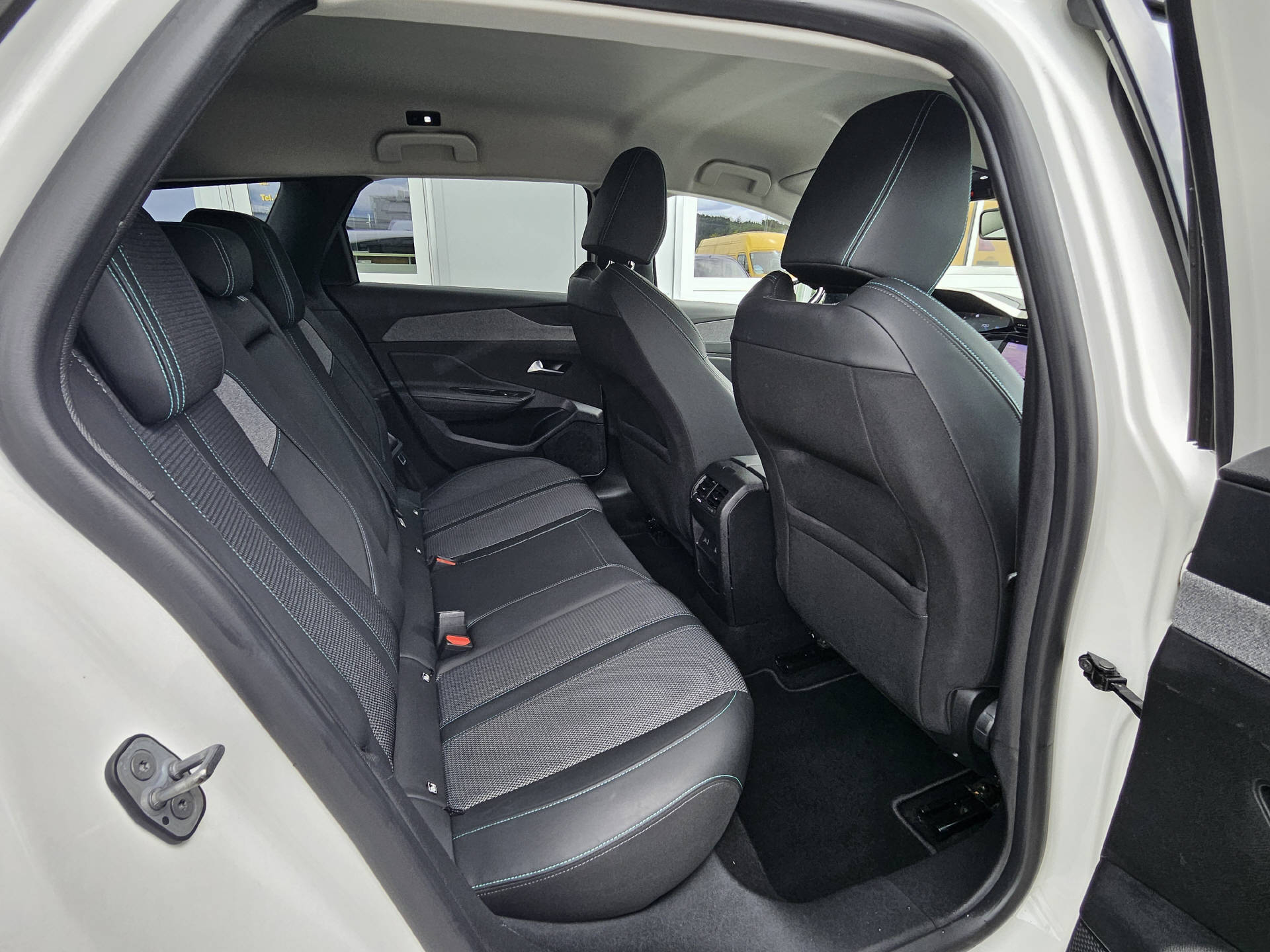 PEUGEOT 308 SW 1.5 BlueHDi Allure Pack* Top Zustand * Navi * Rückfahrkamera * Sitzheizung *-image-14