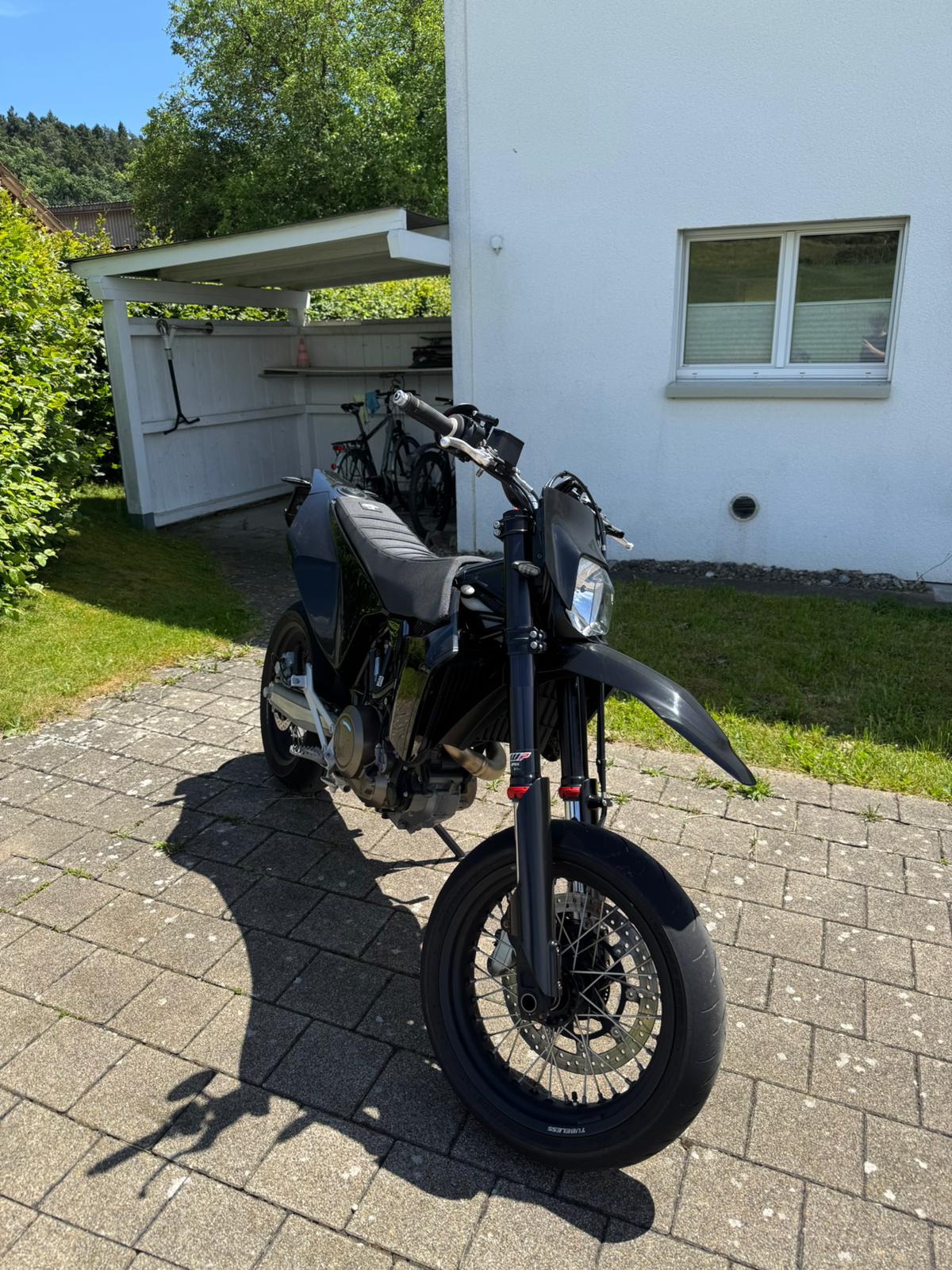 HUSQVARNA 701 Supermoto-image-1