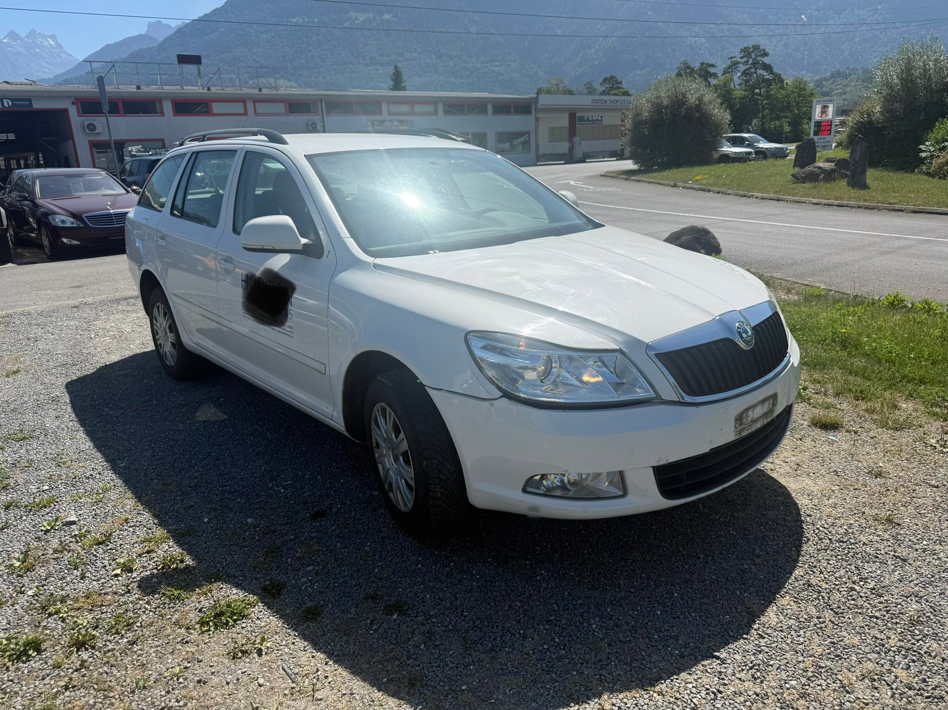 SKODA Octavia Combi 1.6 TDI Ambition 4x4-image-1