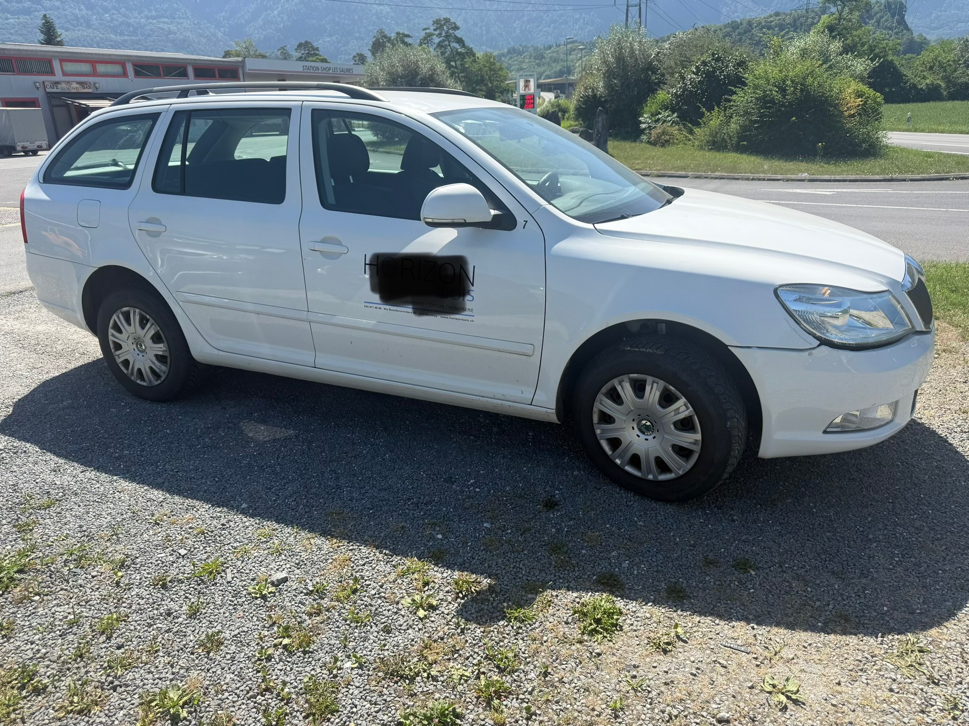 SKODA Octavia Combi 1.6 TDI Ambition 4x4-image-2