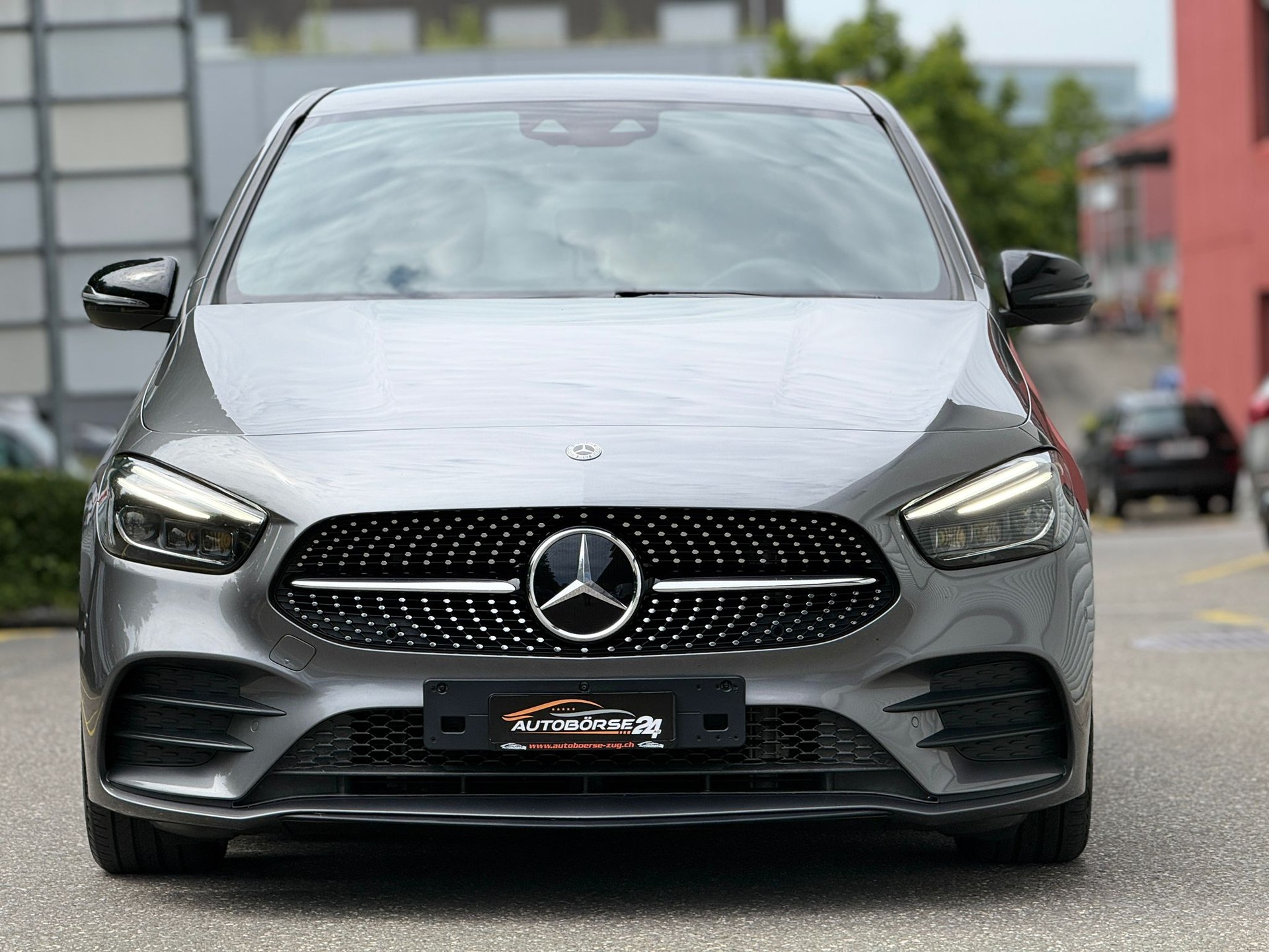 MERCEDES-BENZ B 200 d AMG Line-showroom-element-2