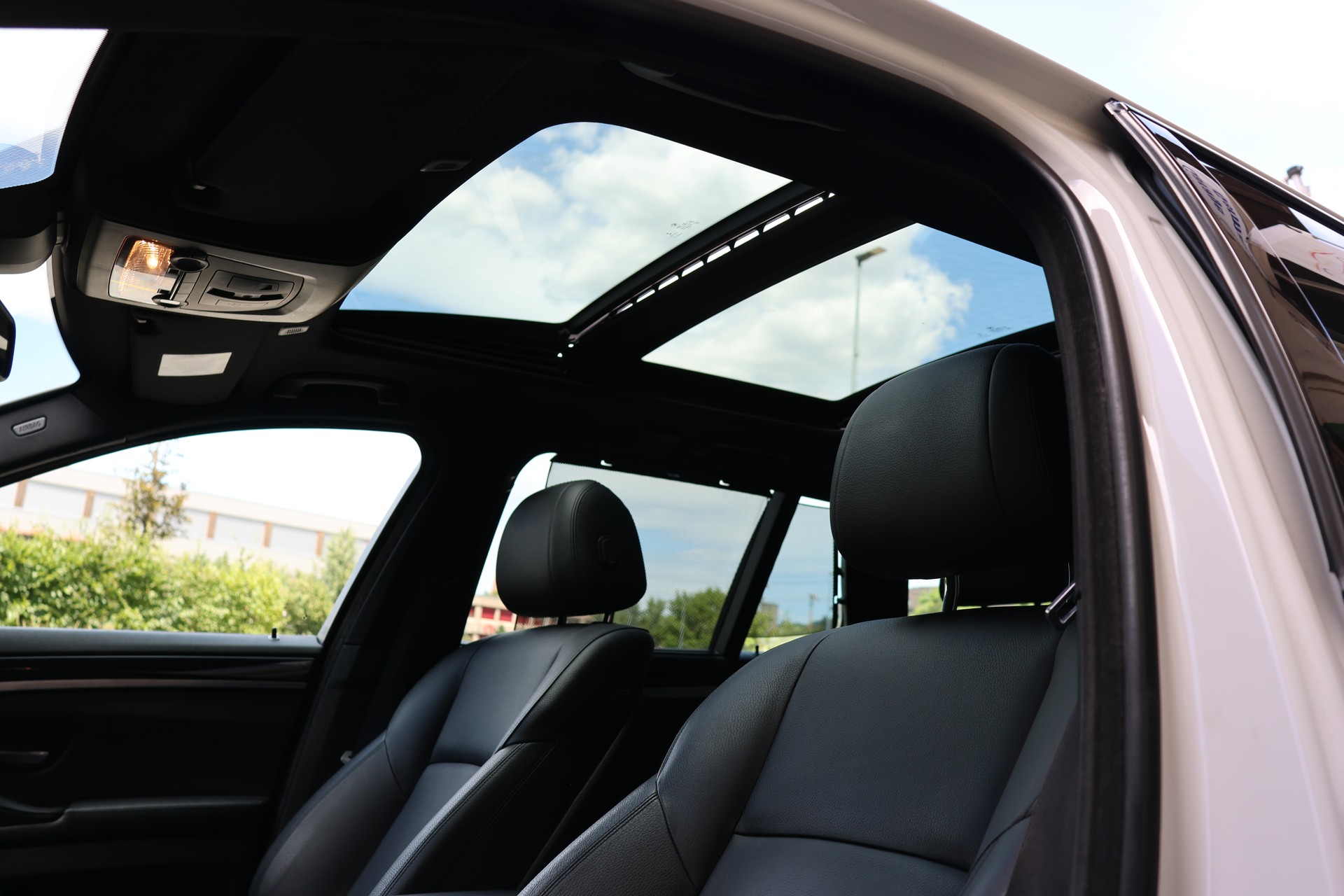 BMW 535d Touring M Sport xDrive Steptronic-image-16