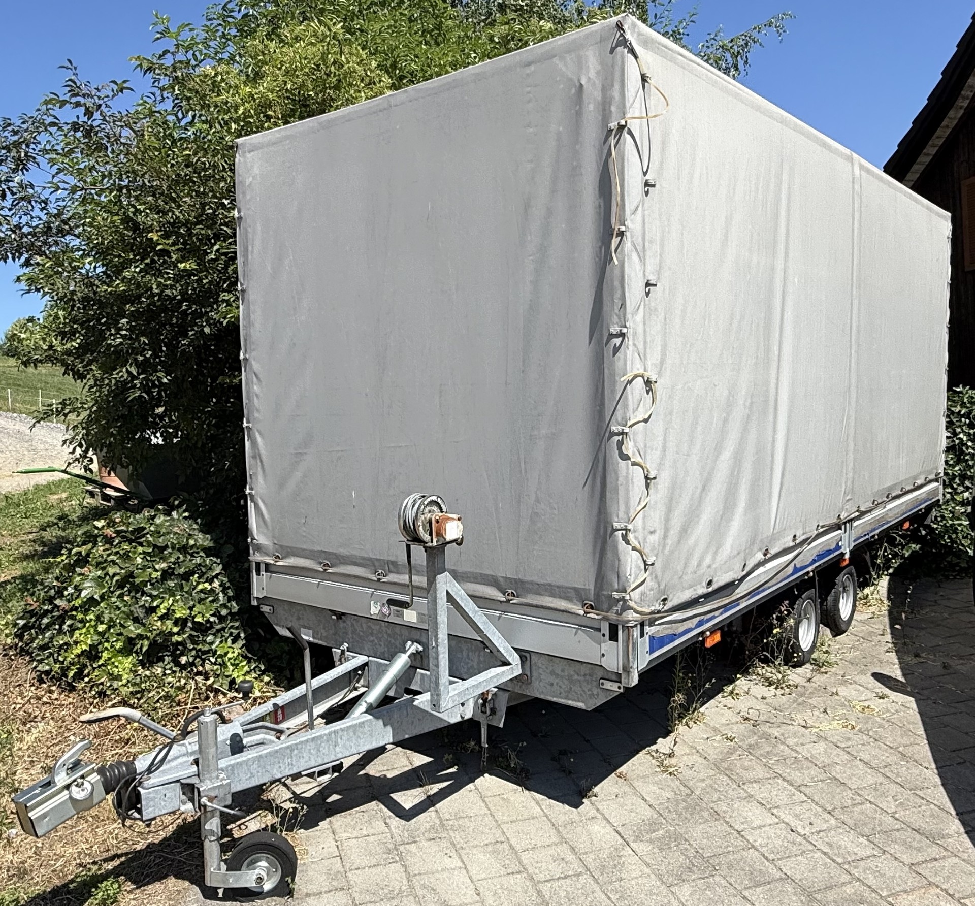 BLYSS Lenka 3000 Planen-/KfZ-Transporter mit Rampe
