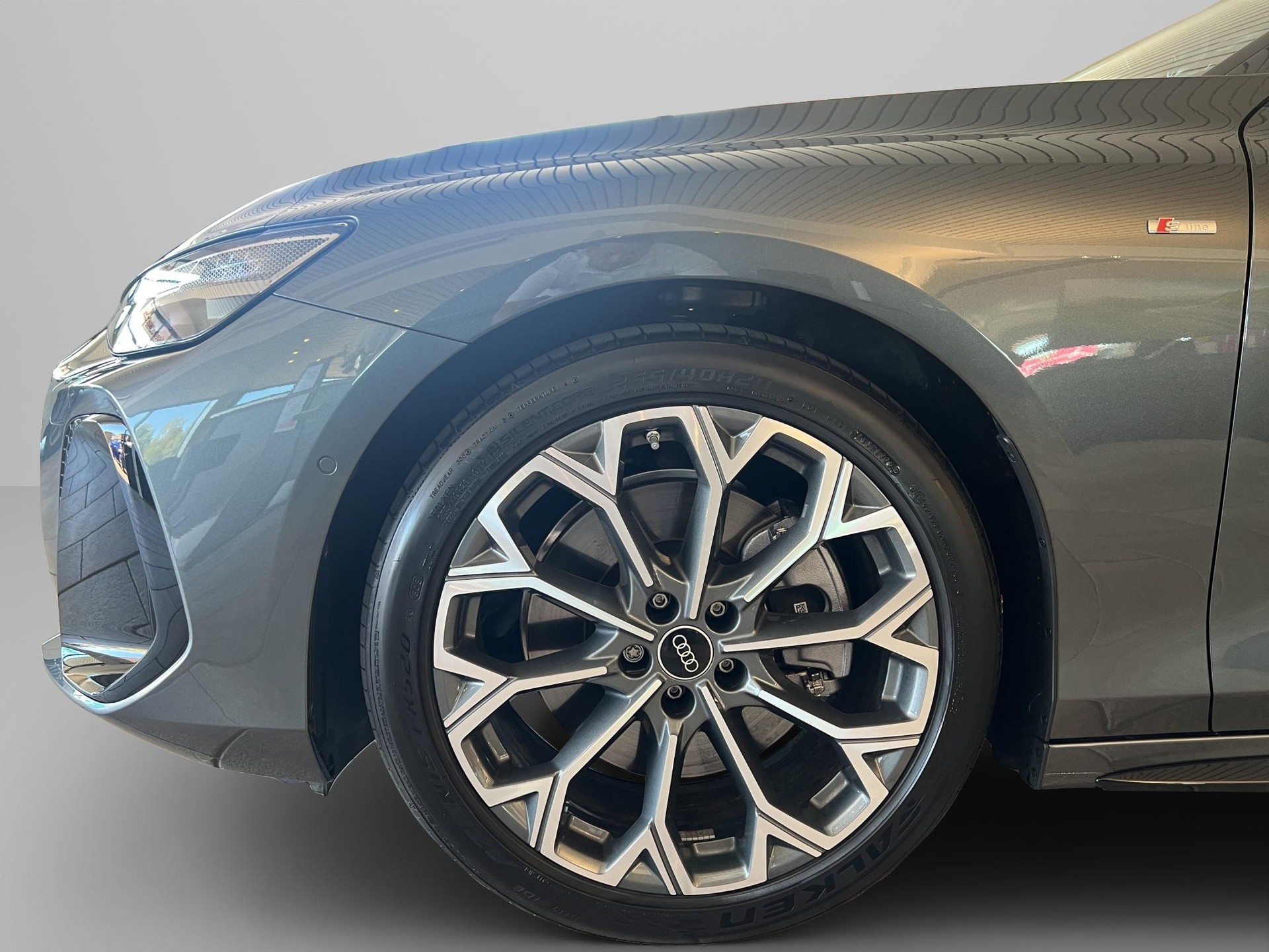 AUDI A6 Avant 2.0 TDI quattro S-Tronic-image-8