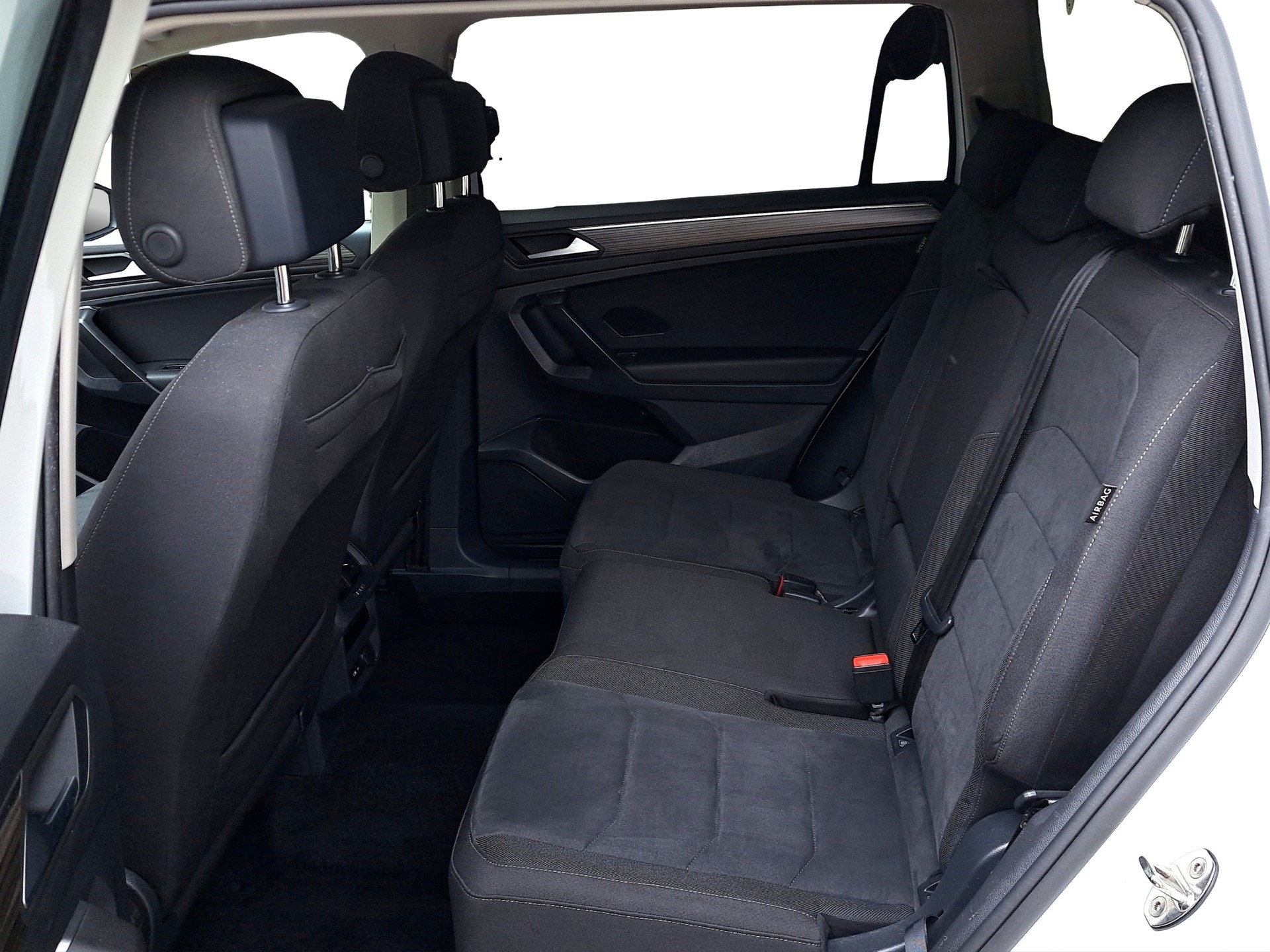 VW Tiguan Allspace 2.0 TDI SCR Elegance 4Motion DSG-image-8