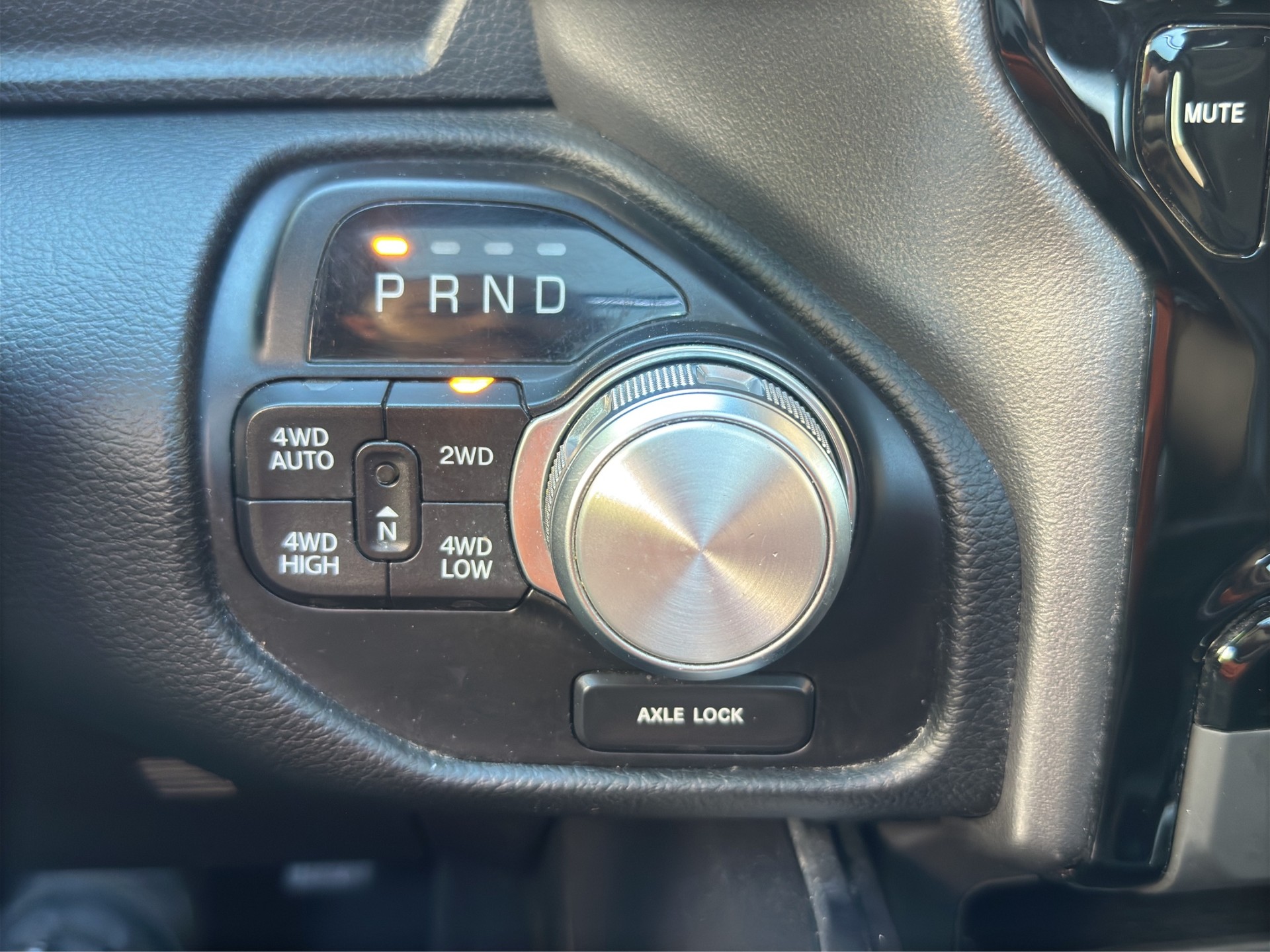 DODGE 1500 Laramie PXJ Black Pack FACELIFT Grosser Display! 5.7, V8-image-19