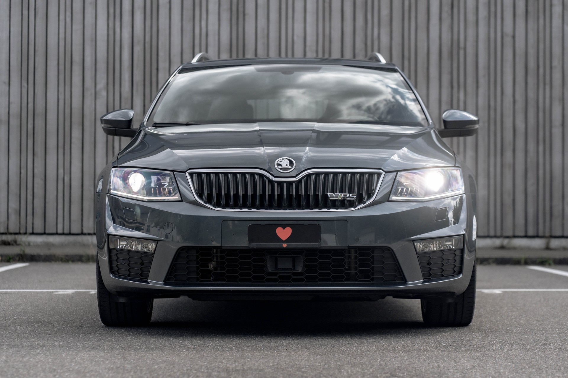SKODA Octavia Combi 2.0 TDI RS DSG * FRISCH AB MFK * WP & ZAHNRIEMEN ERSETZT * TOP GEPFLEGTES FAHRZEUG *-showroom-element-1