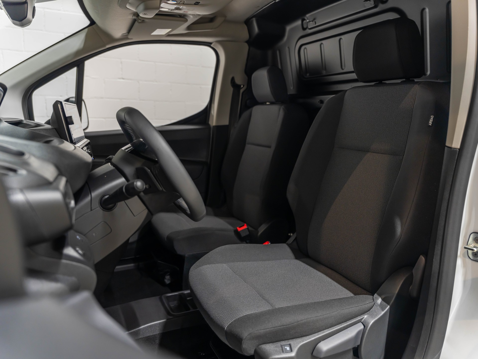 PEUGEOT e-Partner Long 50kWh Premium-image-15