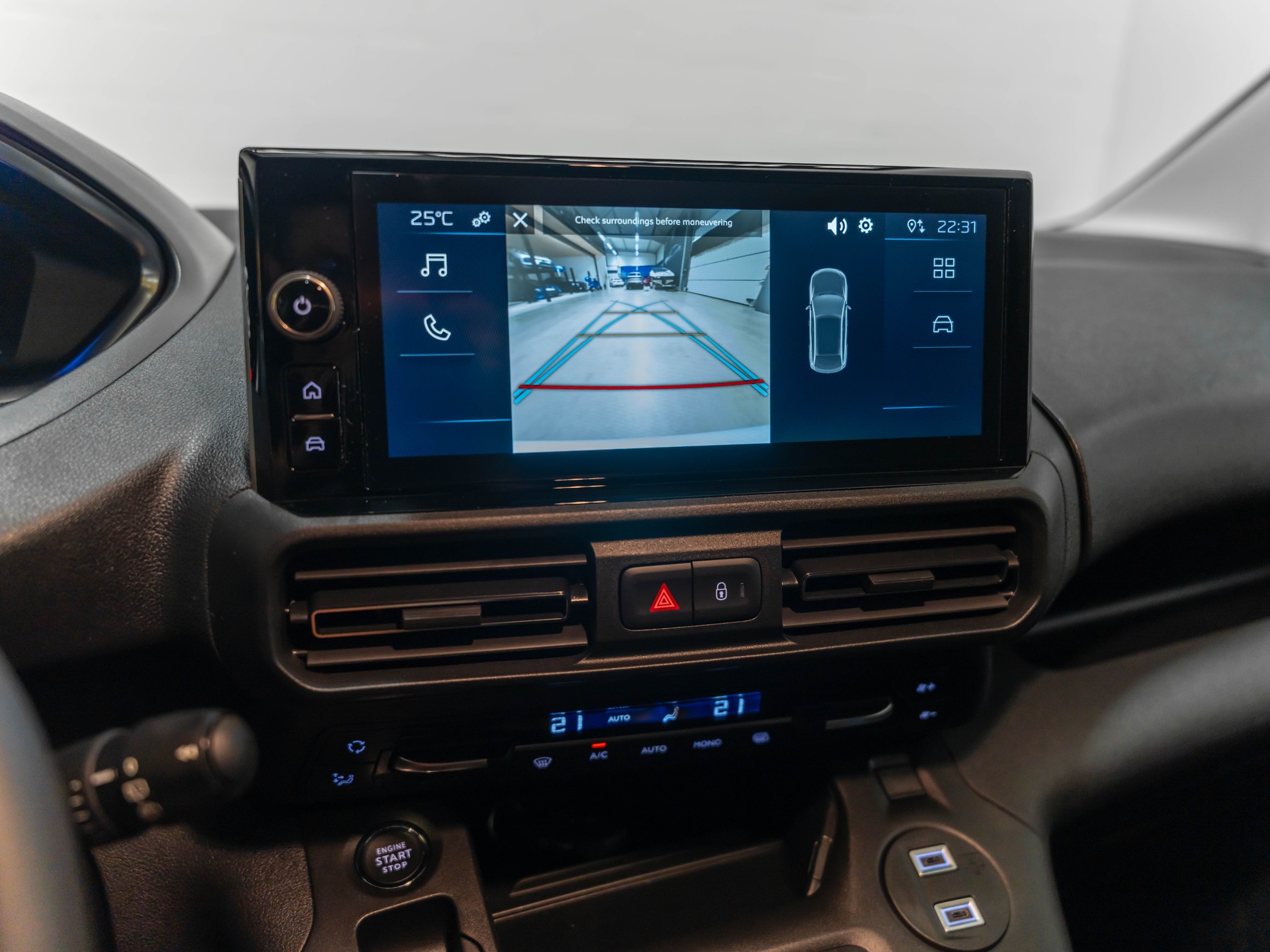PEUGEOT e-Partner Long 50kWh Premium-image-13
