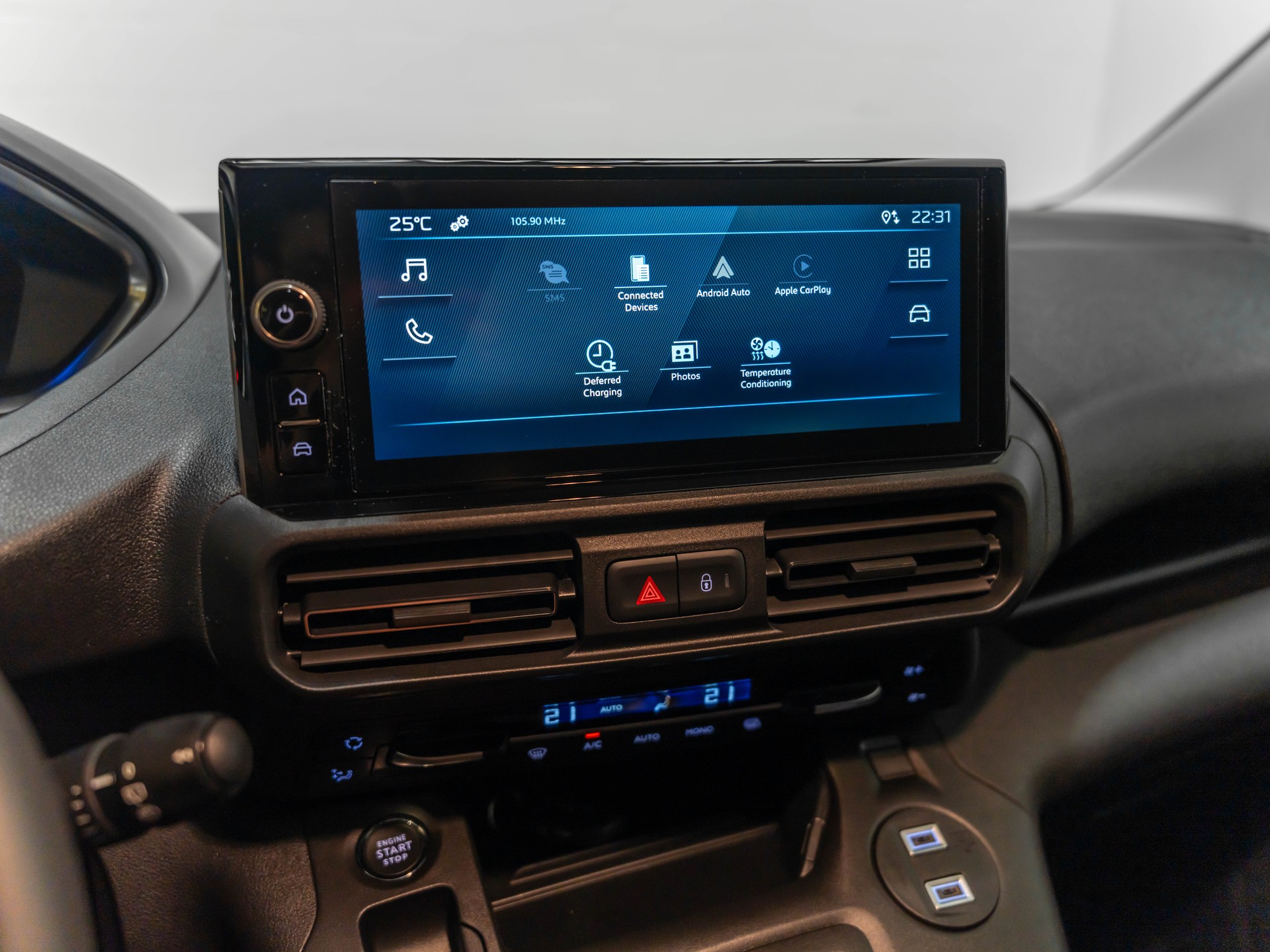 PEUGEOT e-Partner Long 50kWh Premium-image-17