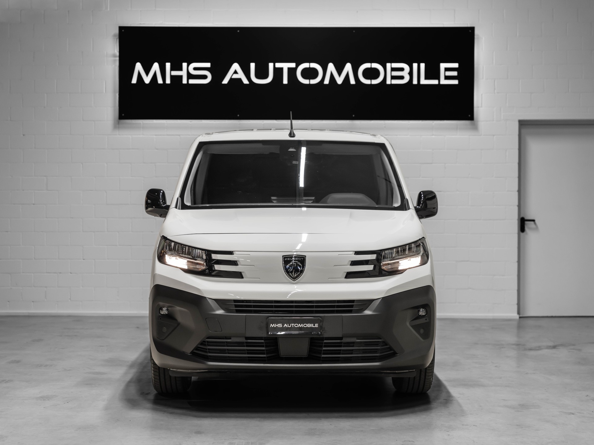 PEUGEOT e-Partner Long 50kWh Premium-showroom-element-3