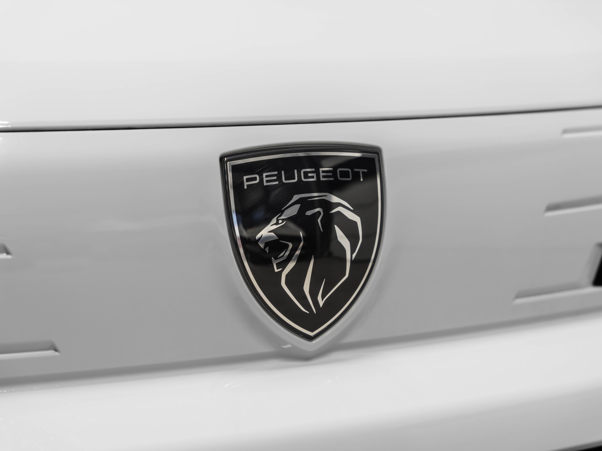 PEUGEOT e-Partner Long 50kWh Premium-image-23