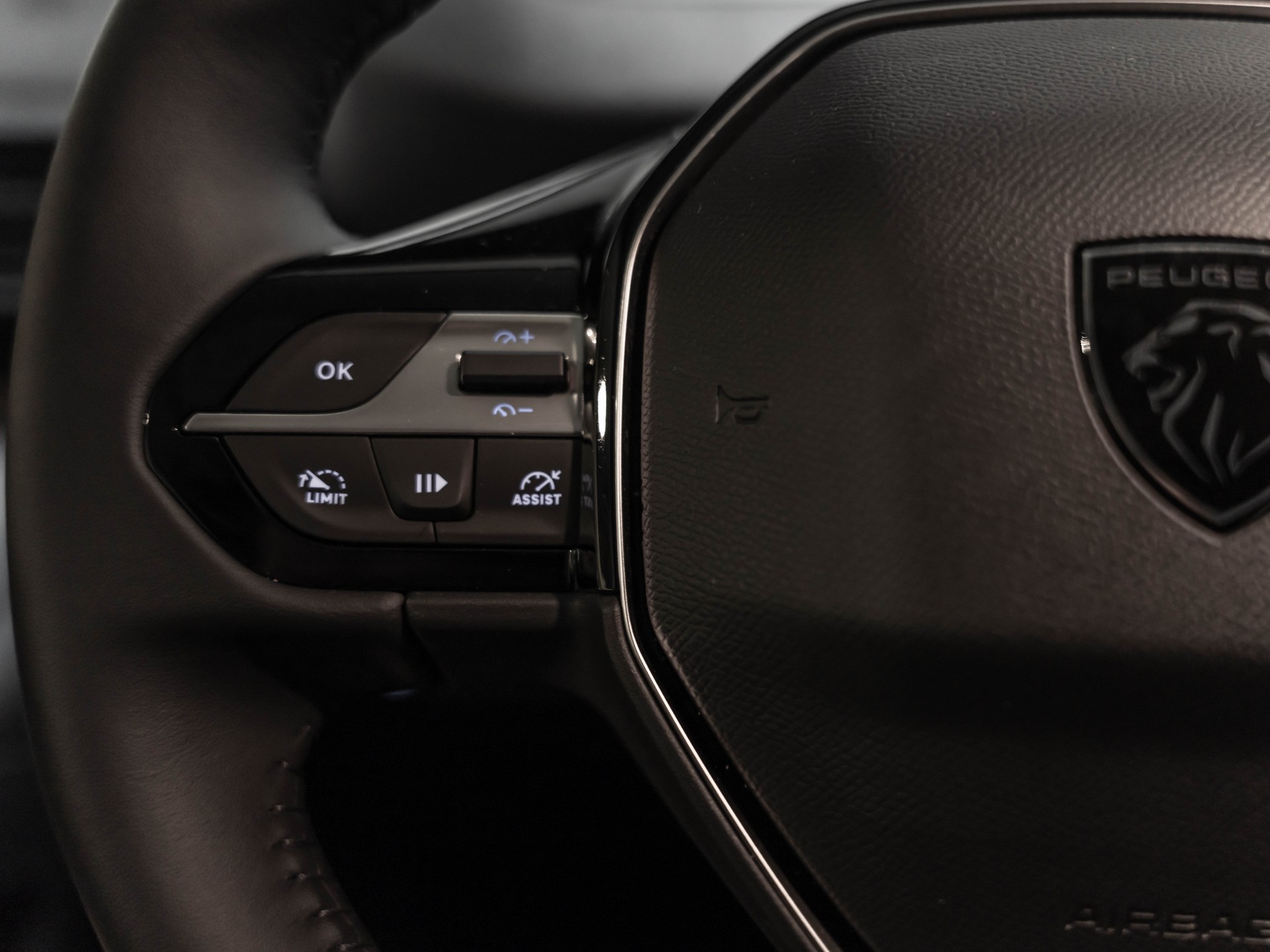 PEUGEOT e-Partner Long 50kWh Premium-image-19