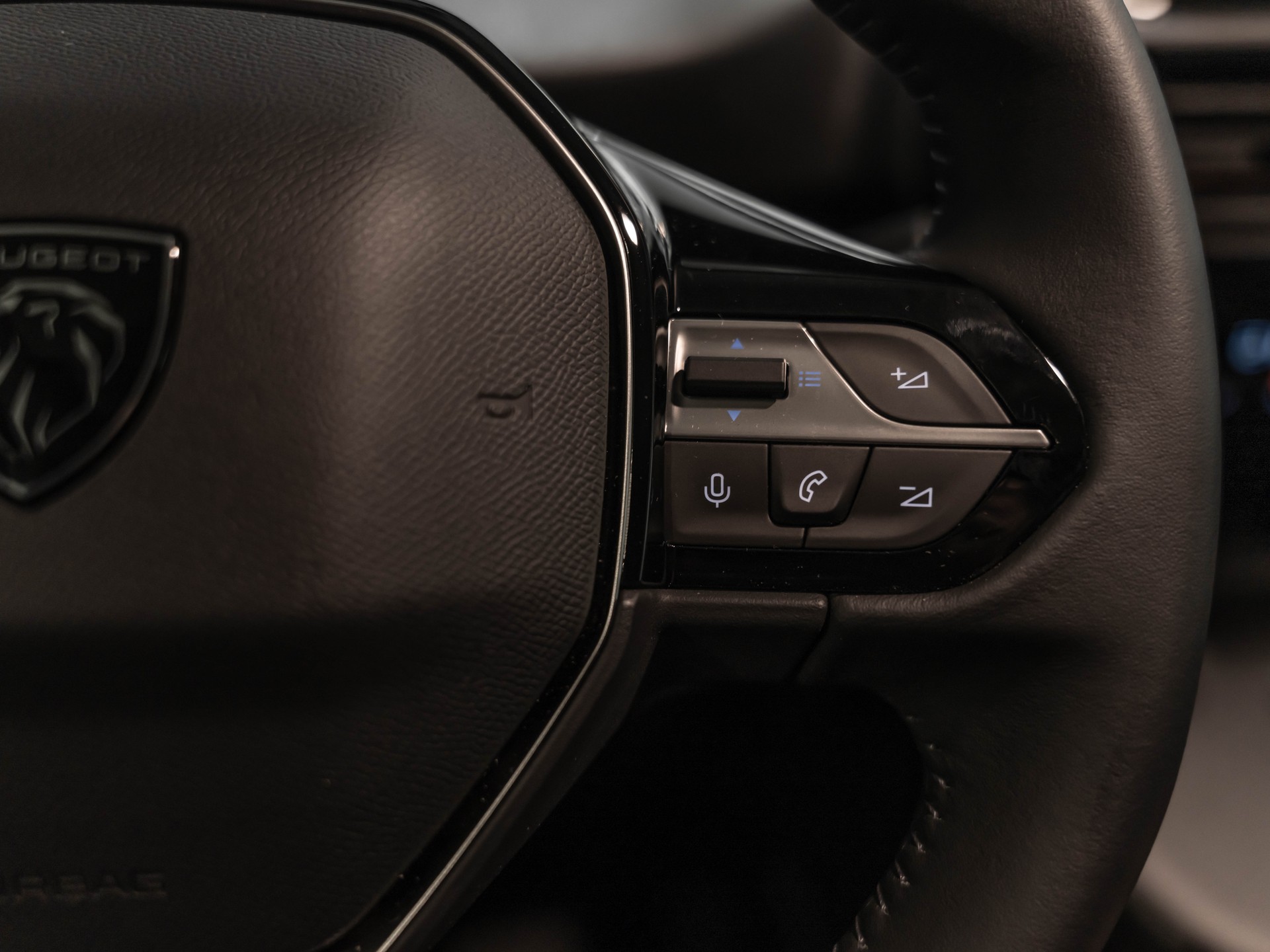 PEUGEOT e-Partner Long 50kWh Premium-image-24