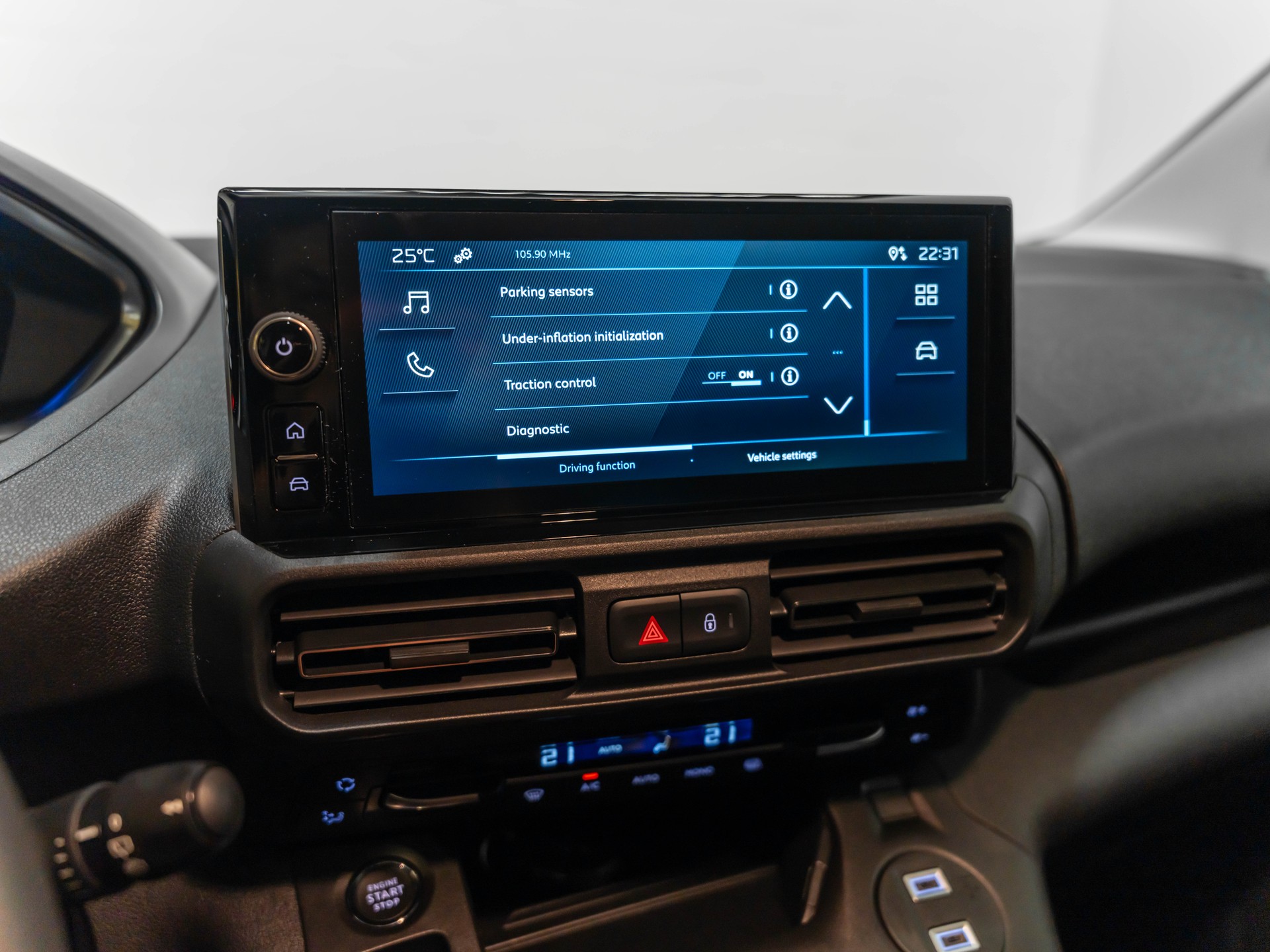 PEUGEOT e-Partner Long 50kWh Premium-image-14