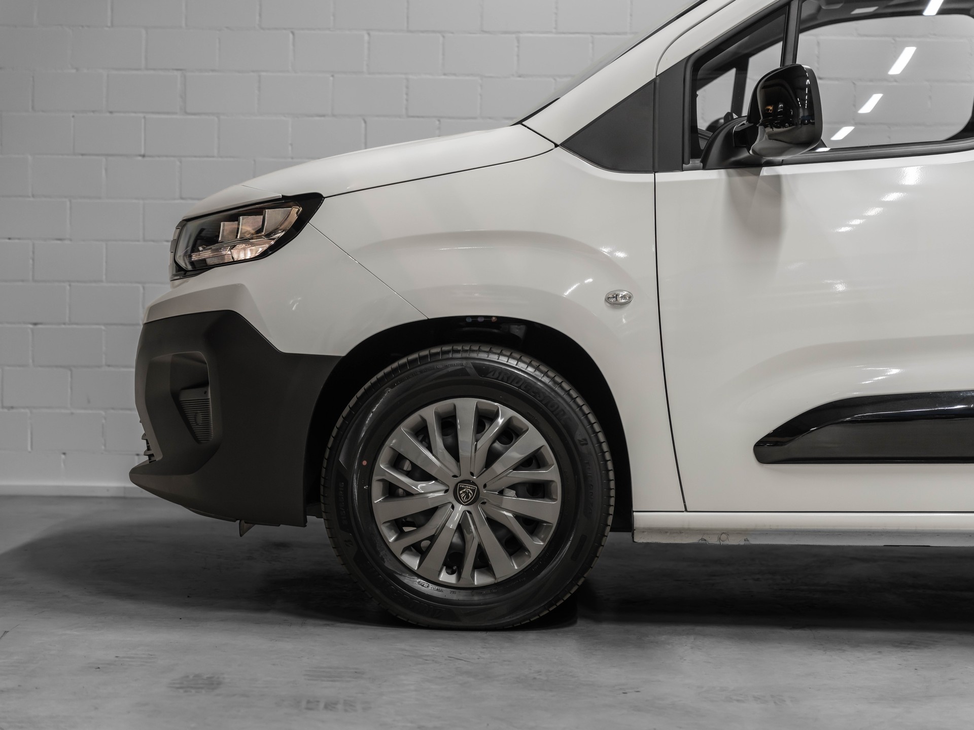 PEUGEOT e-Partner Long 50kWh Premium-image-5