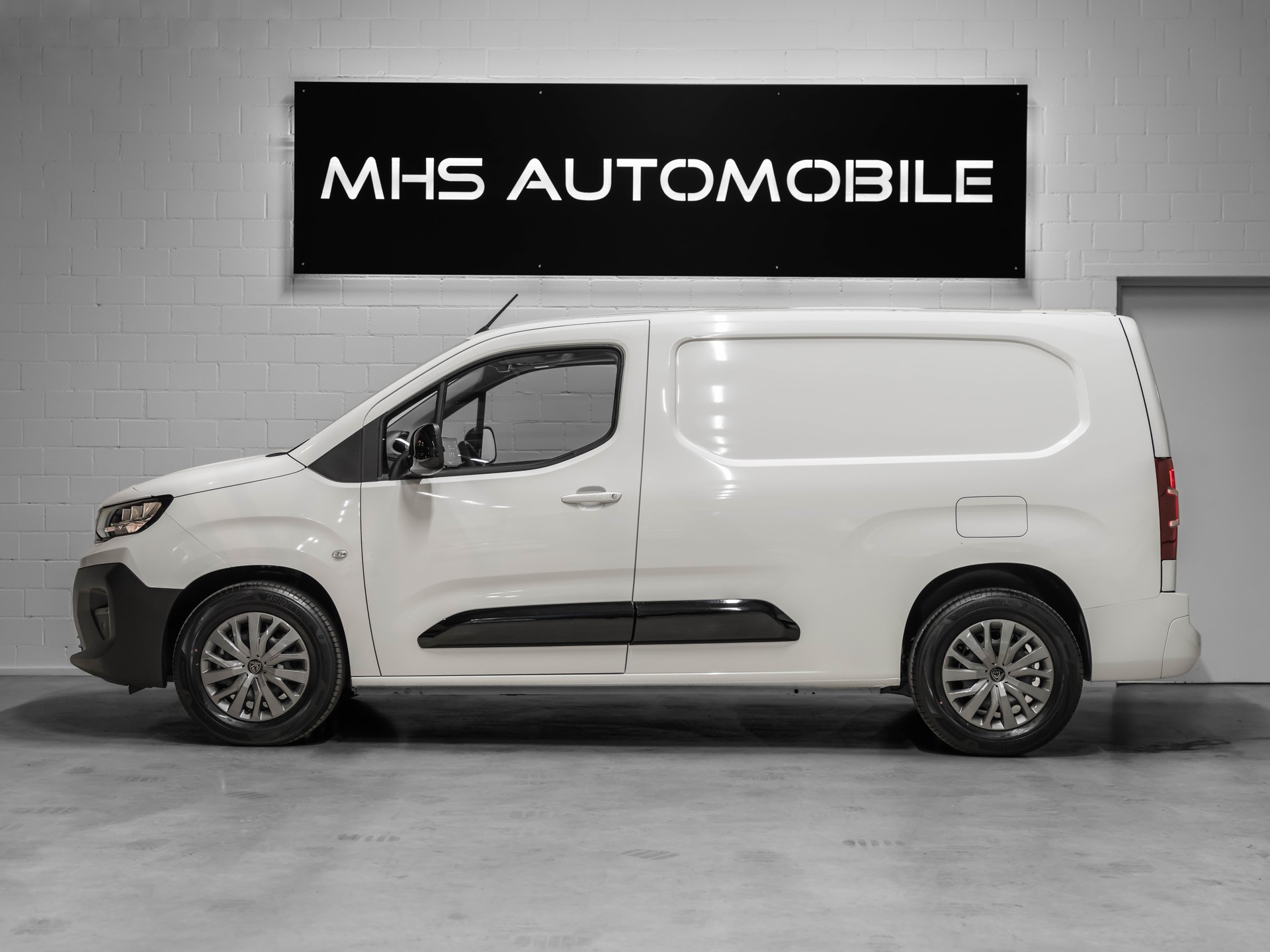 PEUGEOT e-Partner Long 50kWh Premium-image-7