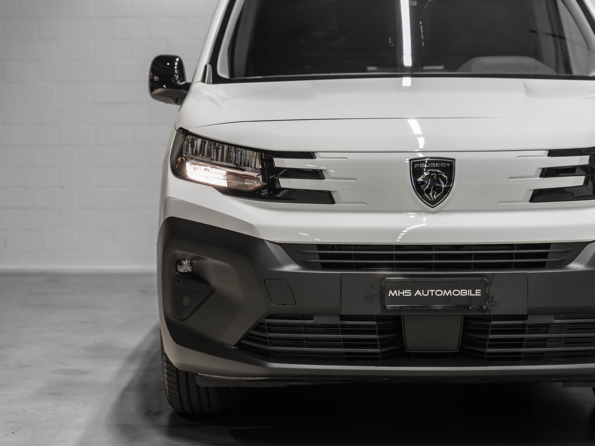 PEUGEOT e-Partner Long 50kWh Premium-image-4