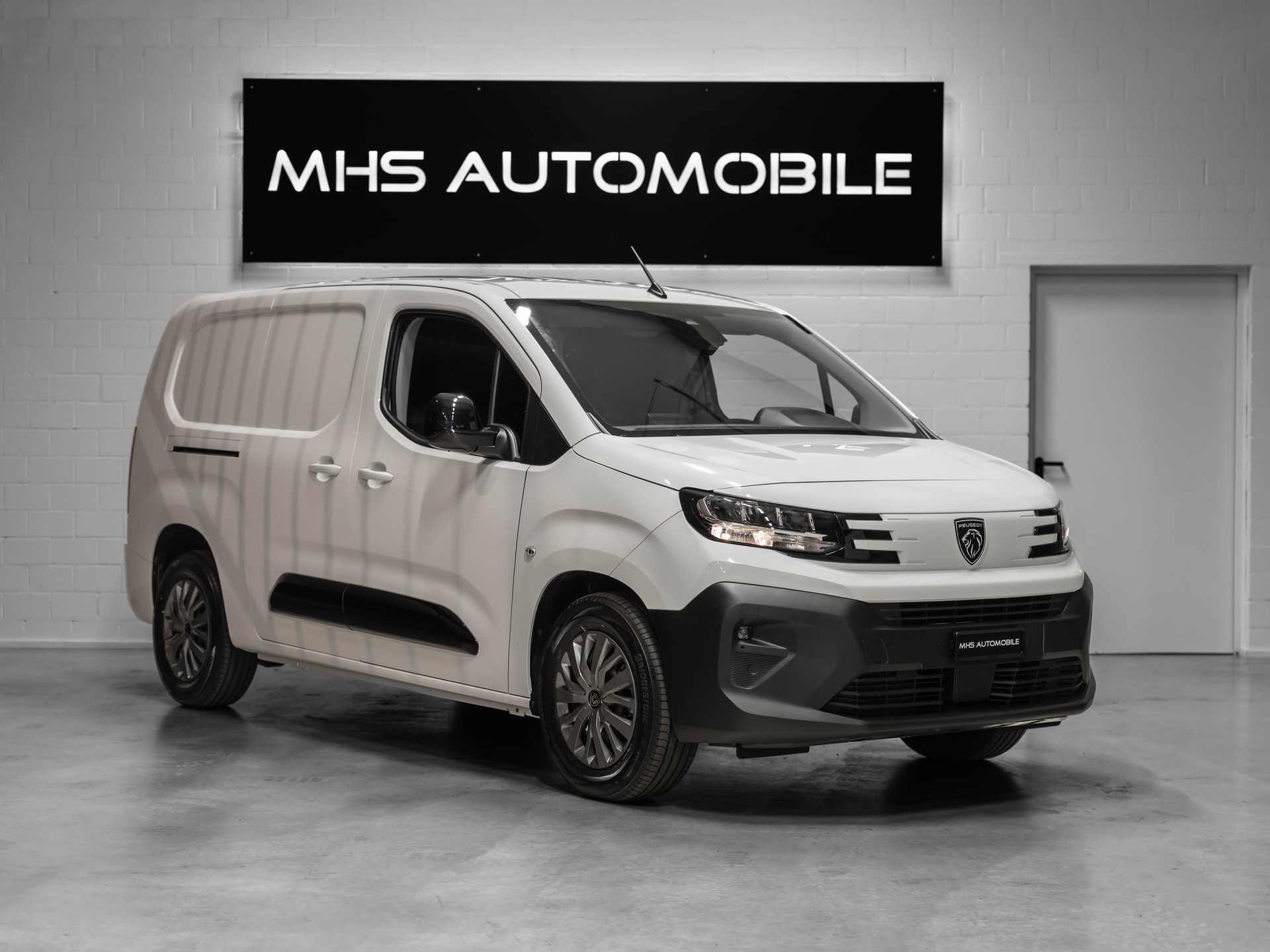 PEUGEOT e-Partner Long 50kWh Premium-showroom-element-1