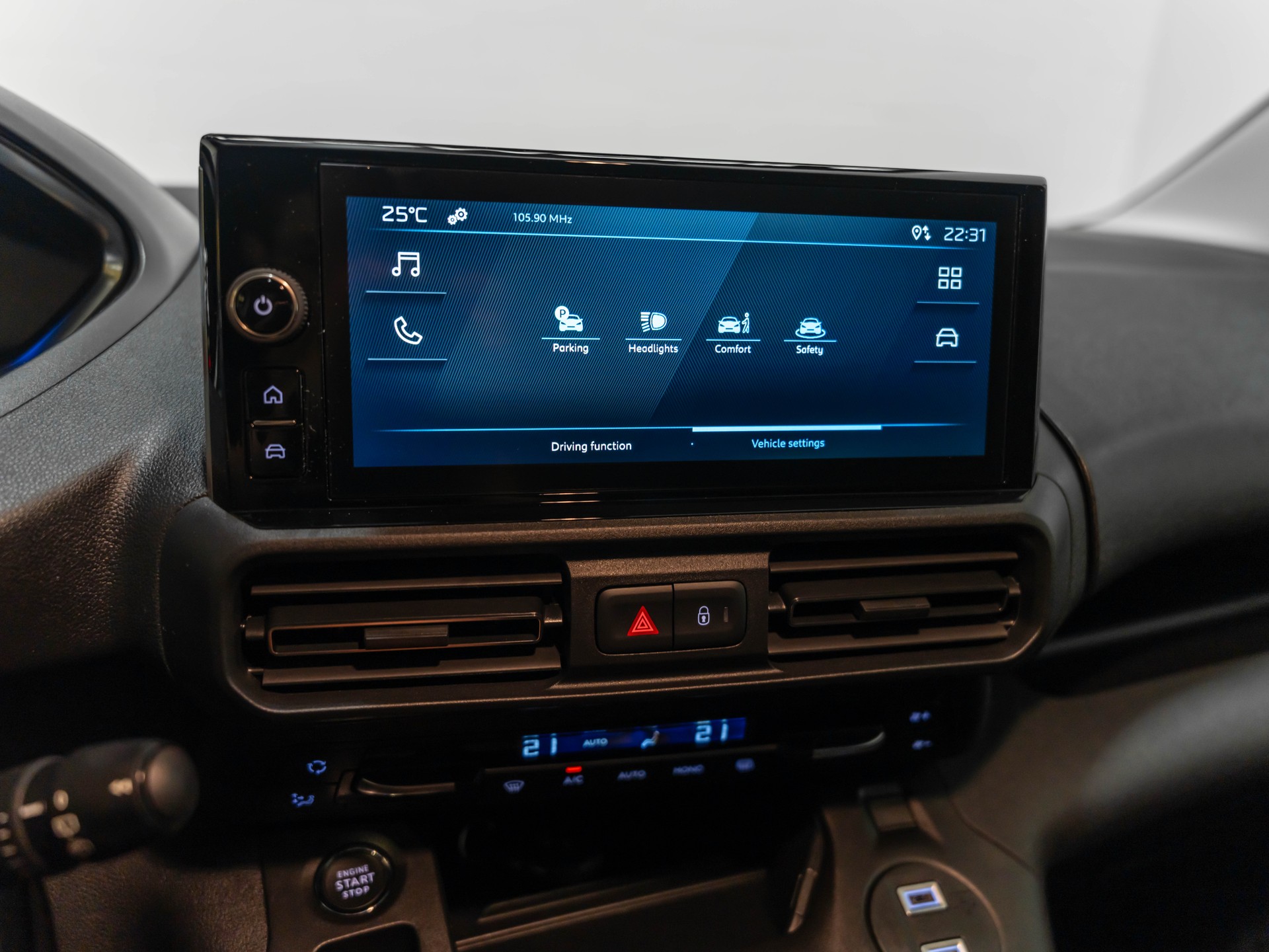 PEUGEOT e-Partner Long 50kWh Premium-image-16