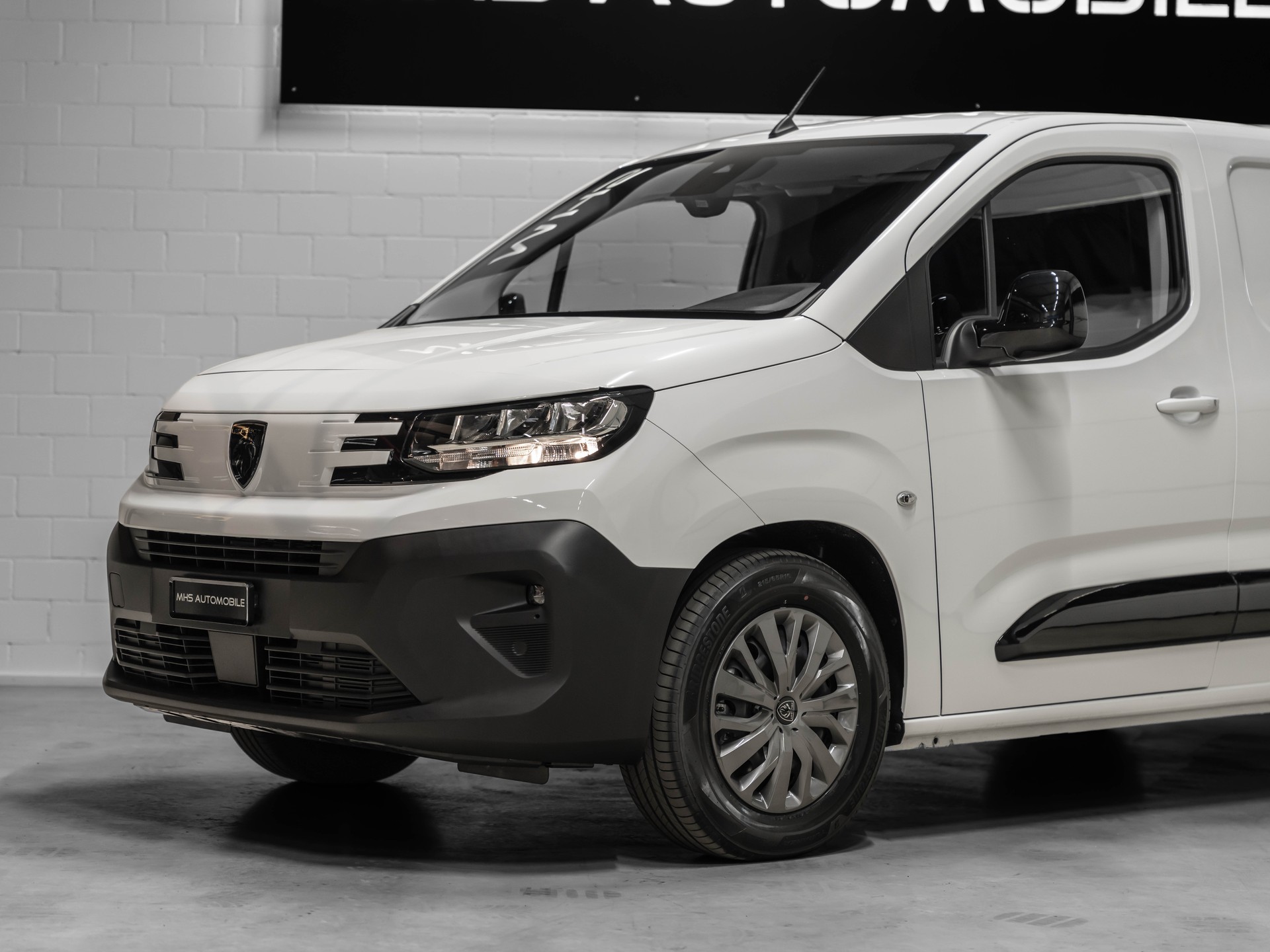 PEUGEOT e-Partner Long 50kWh Premium-showroom-element-2
