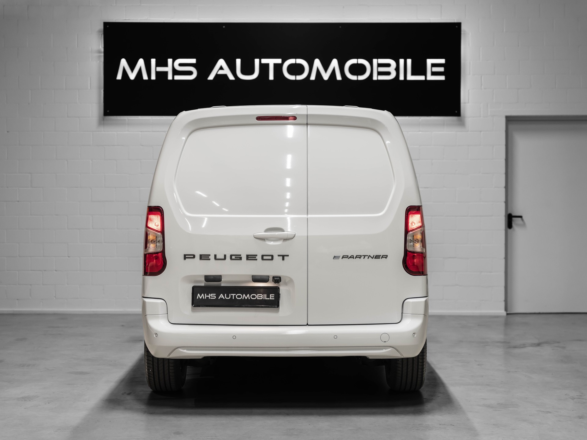 PEUGEOT e-Partner Long 50kWh Premium-image-9