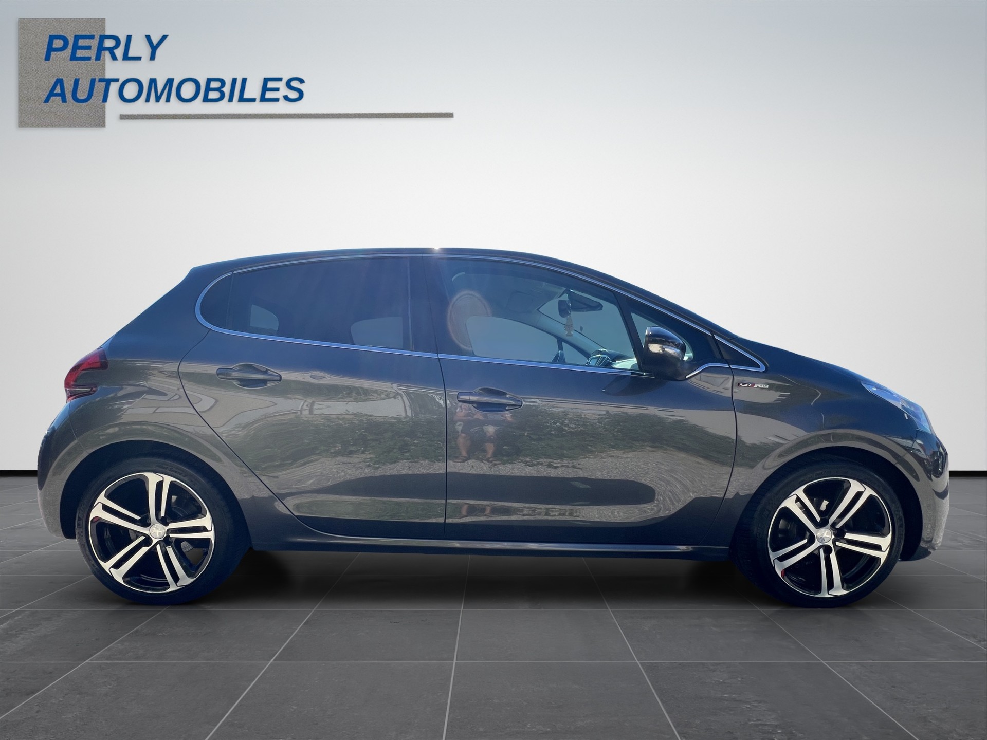 PEUGEOT 208 1.2 PureTech GT Line-image-6
