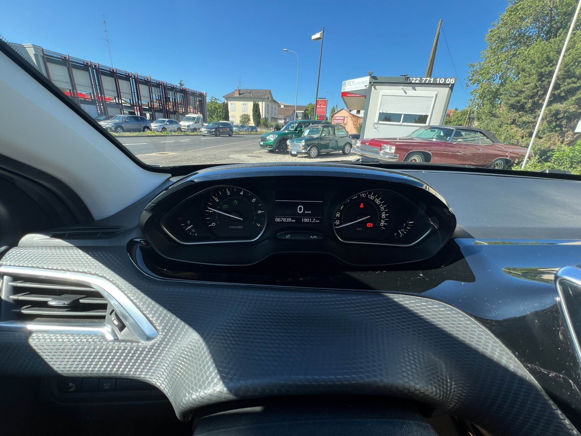 PEUGEOT 208 1.2 PureTech GT Line-image-10