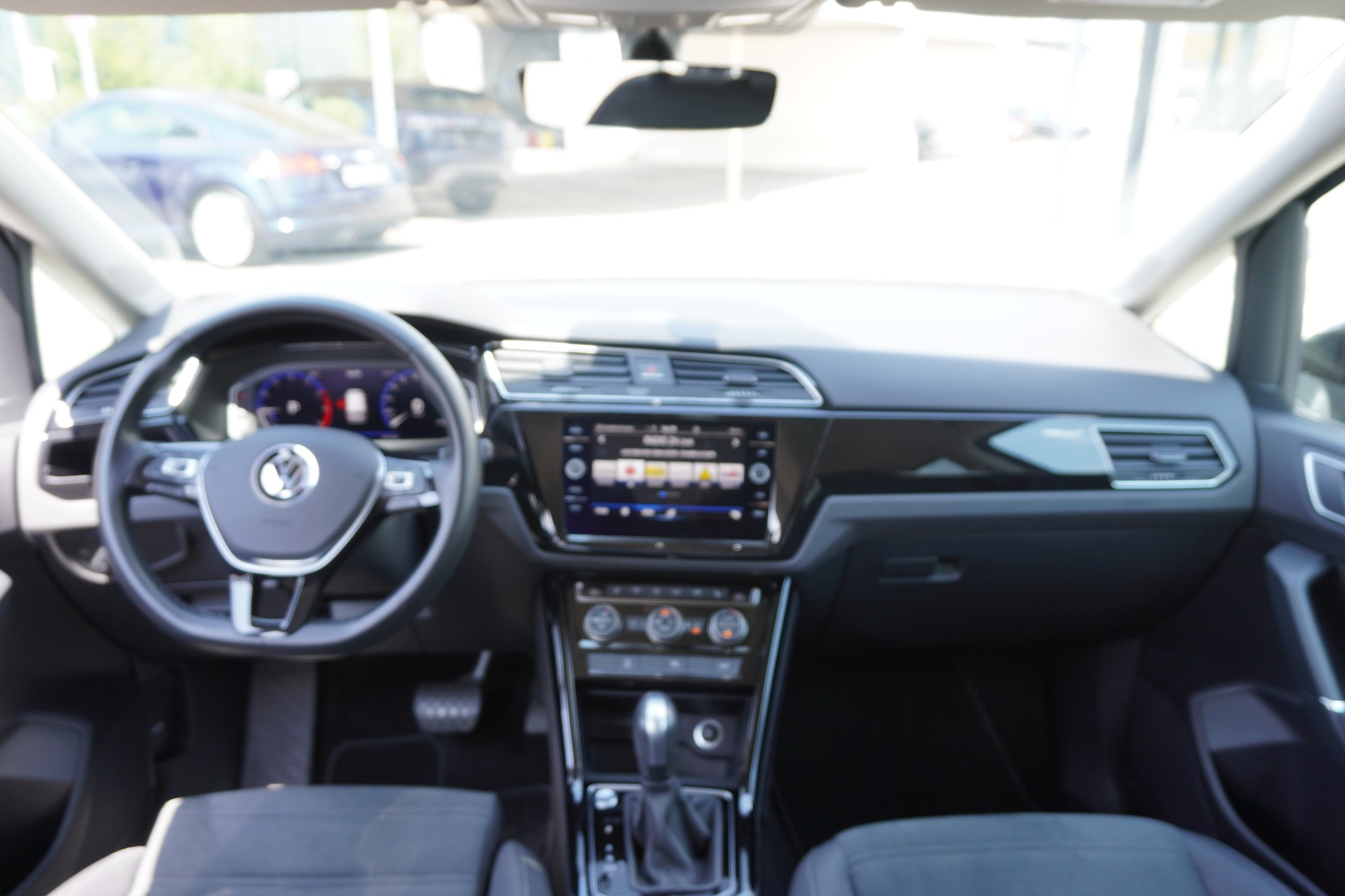 VW Touran 1.5 TSI EVO Highline DSG 7-PLÄTZER R-LINE!!!-image-37