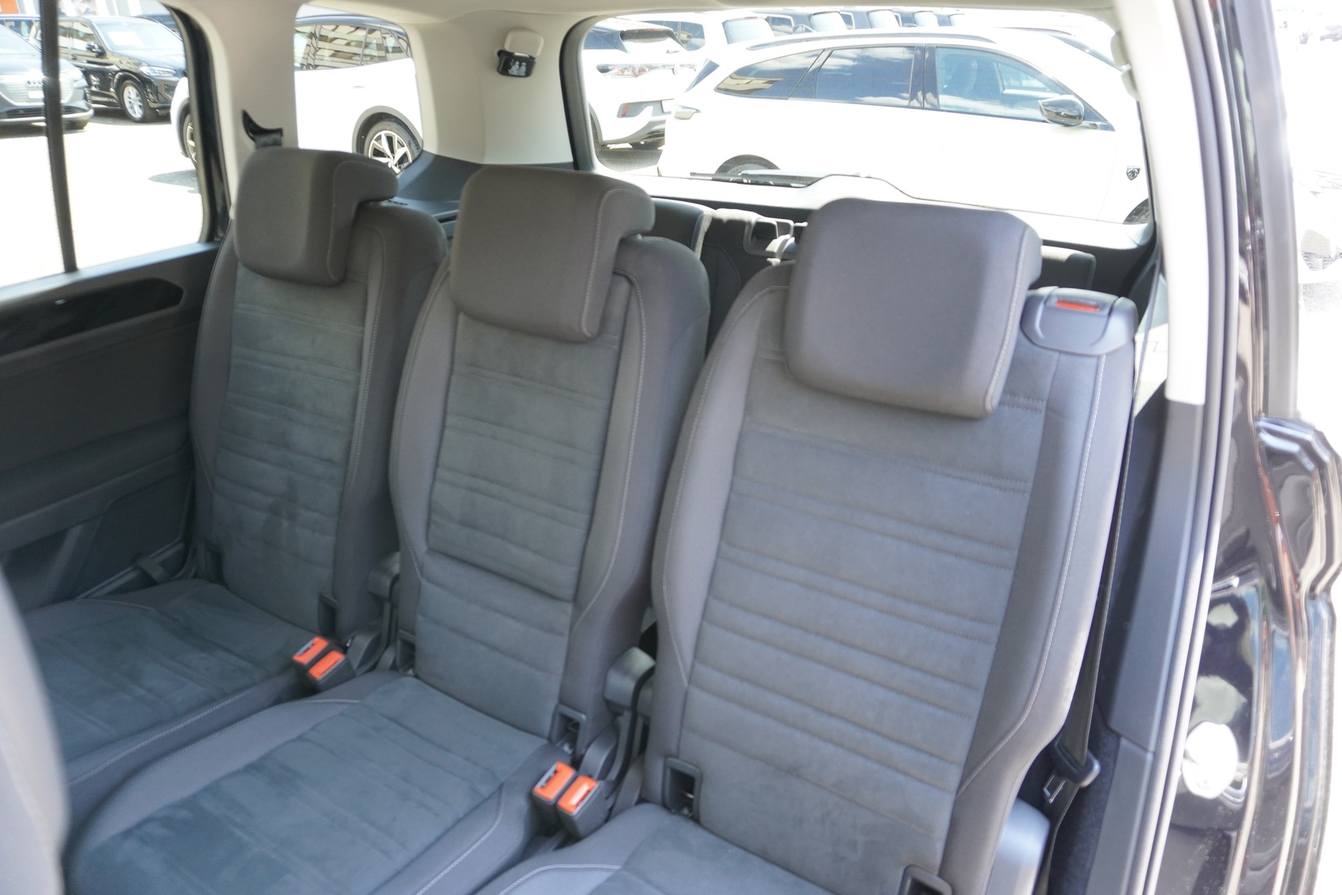 VW Touran 1.5 TSI EVO Highline DSG 7-PLÄTZER R-LINE!!!-image-34