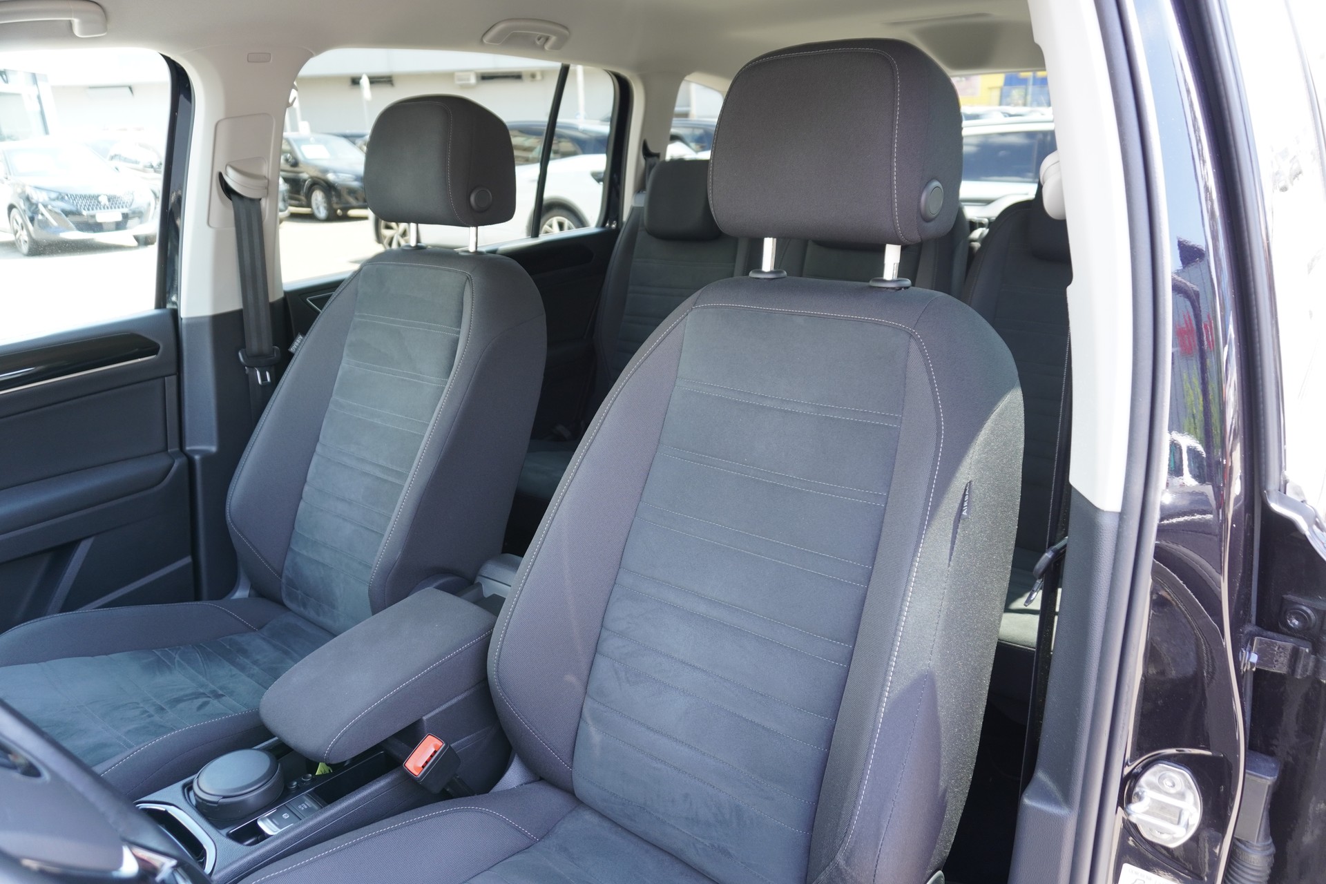 VW Touran 1.5 TSI EVO Highline DSG 7-PLÄTZER R-LINE!!!-image-33